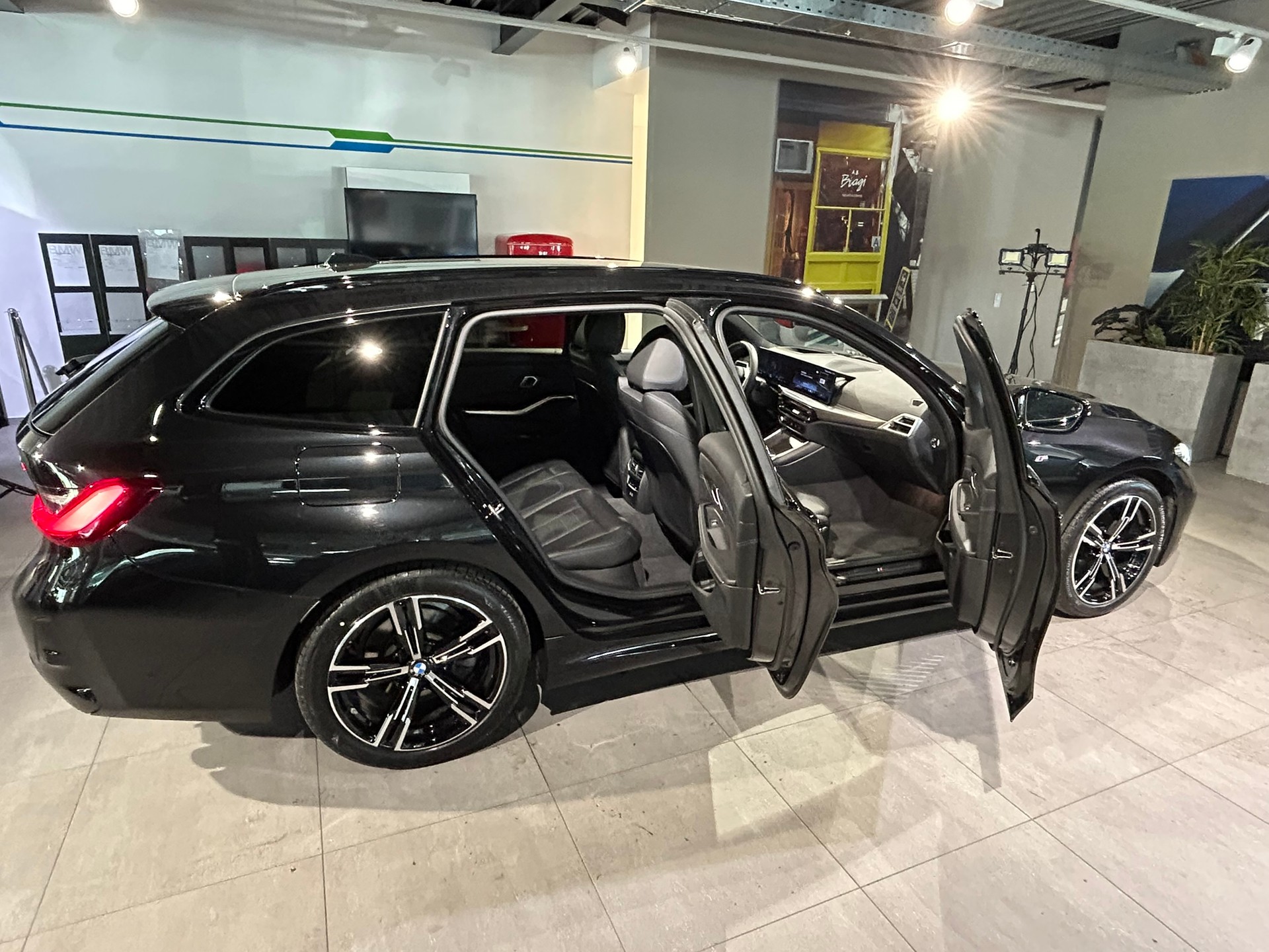 BMW 320d xDrive 48V Steptronic M Sport-image-5