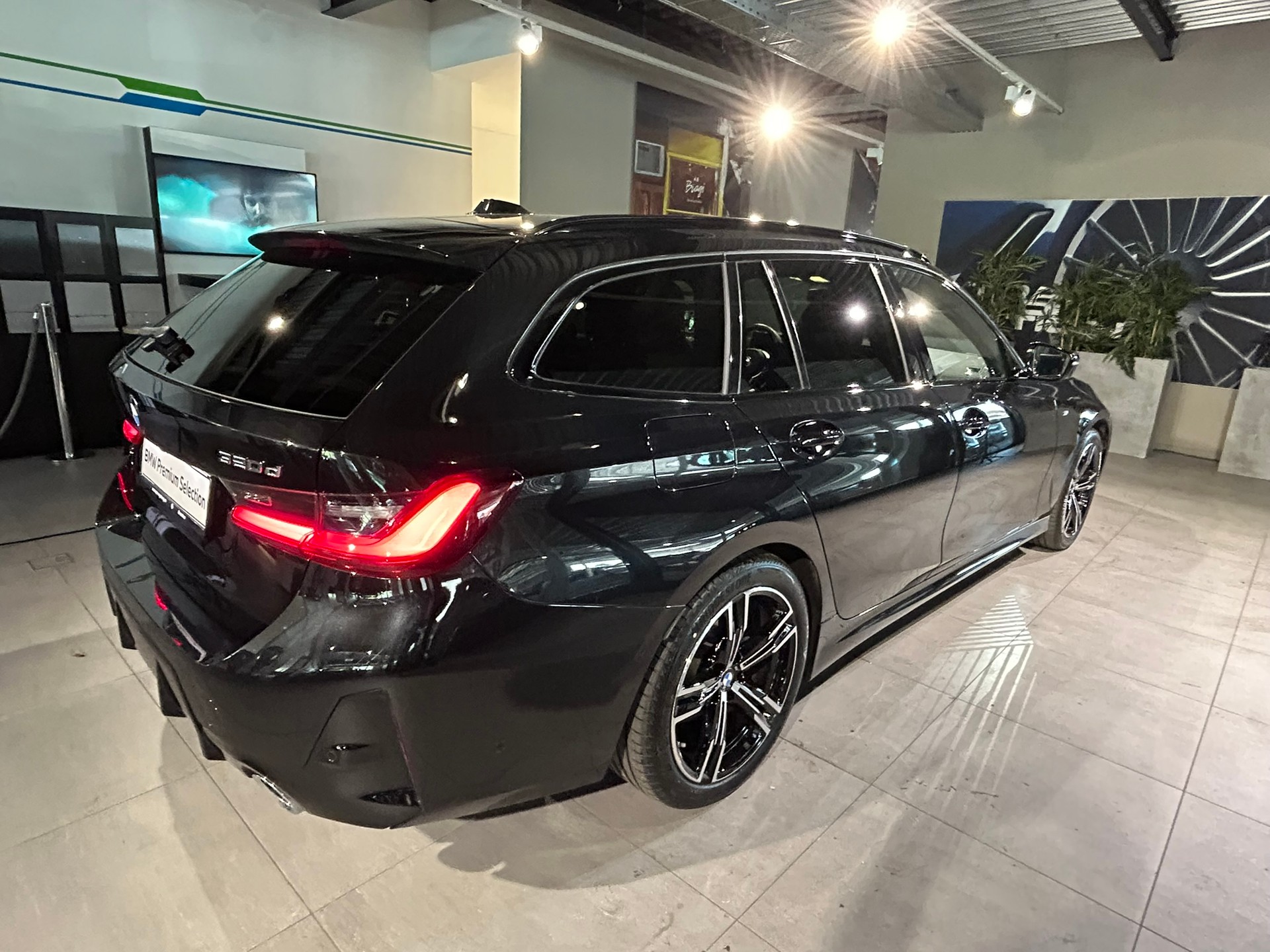 BMW 320d xDrive 48V Steptronic M Sport-image-11