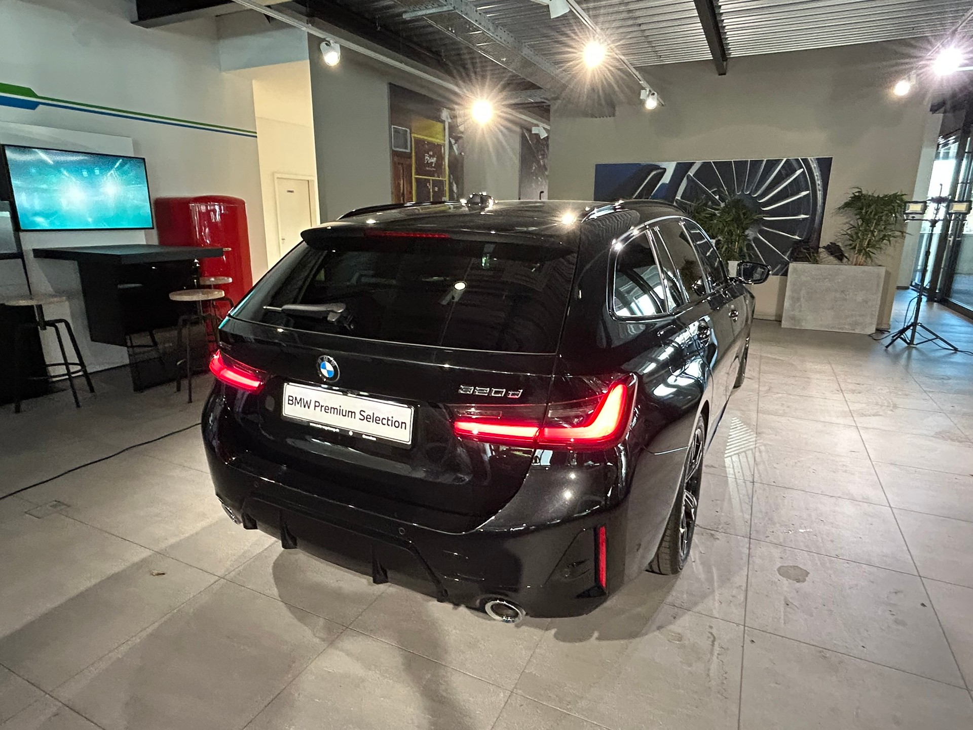 BMW 320d xDrive 48V Steptronic M Sport-image-10
