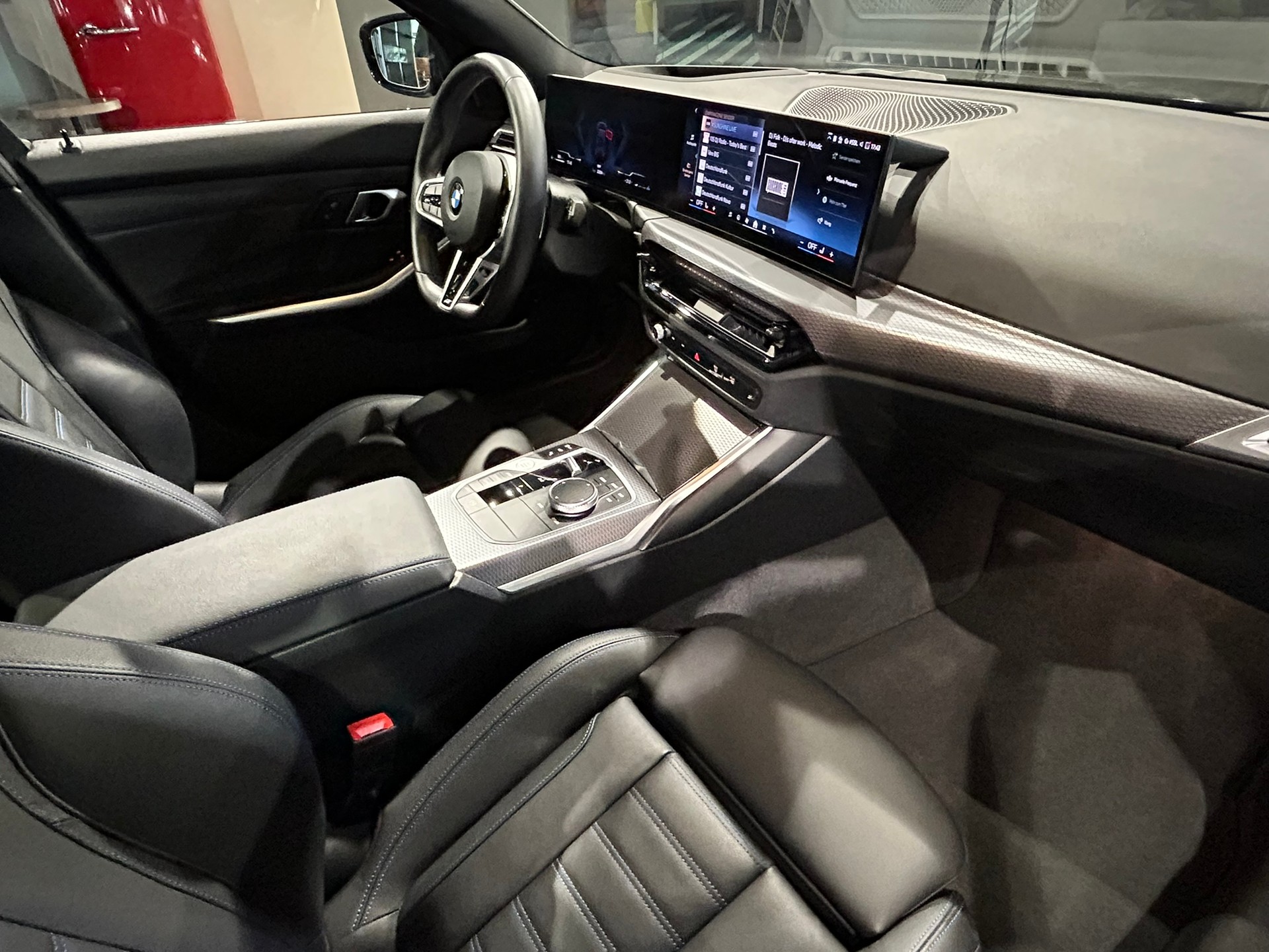 BMW 320d xDrive 48V Steptronic M Sport-image-24