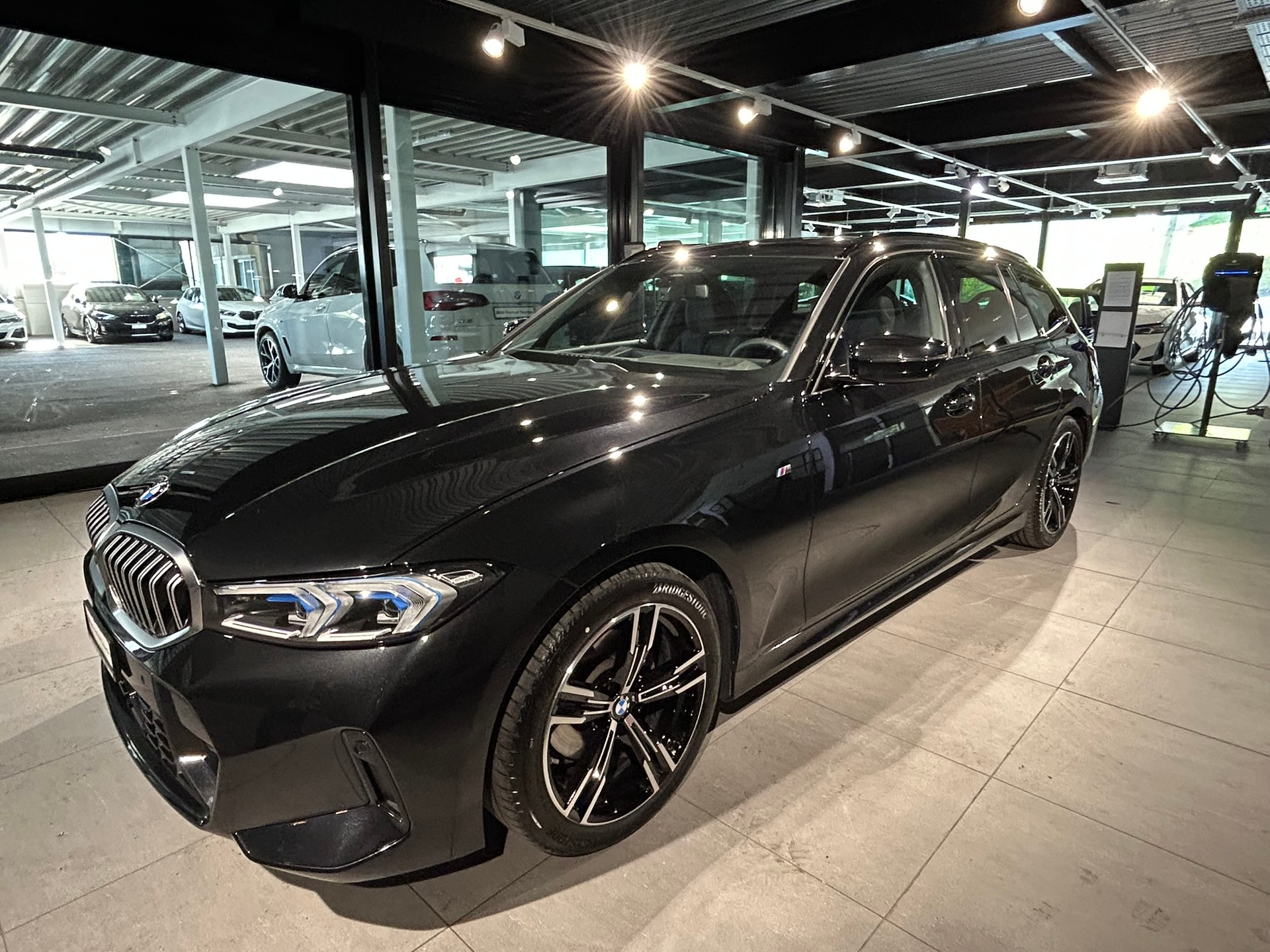 BMW 320d xDrive 48V Steptronic M Sport-image-0