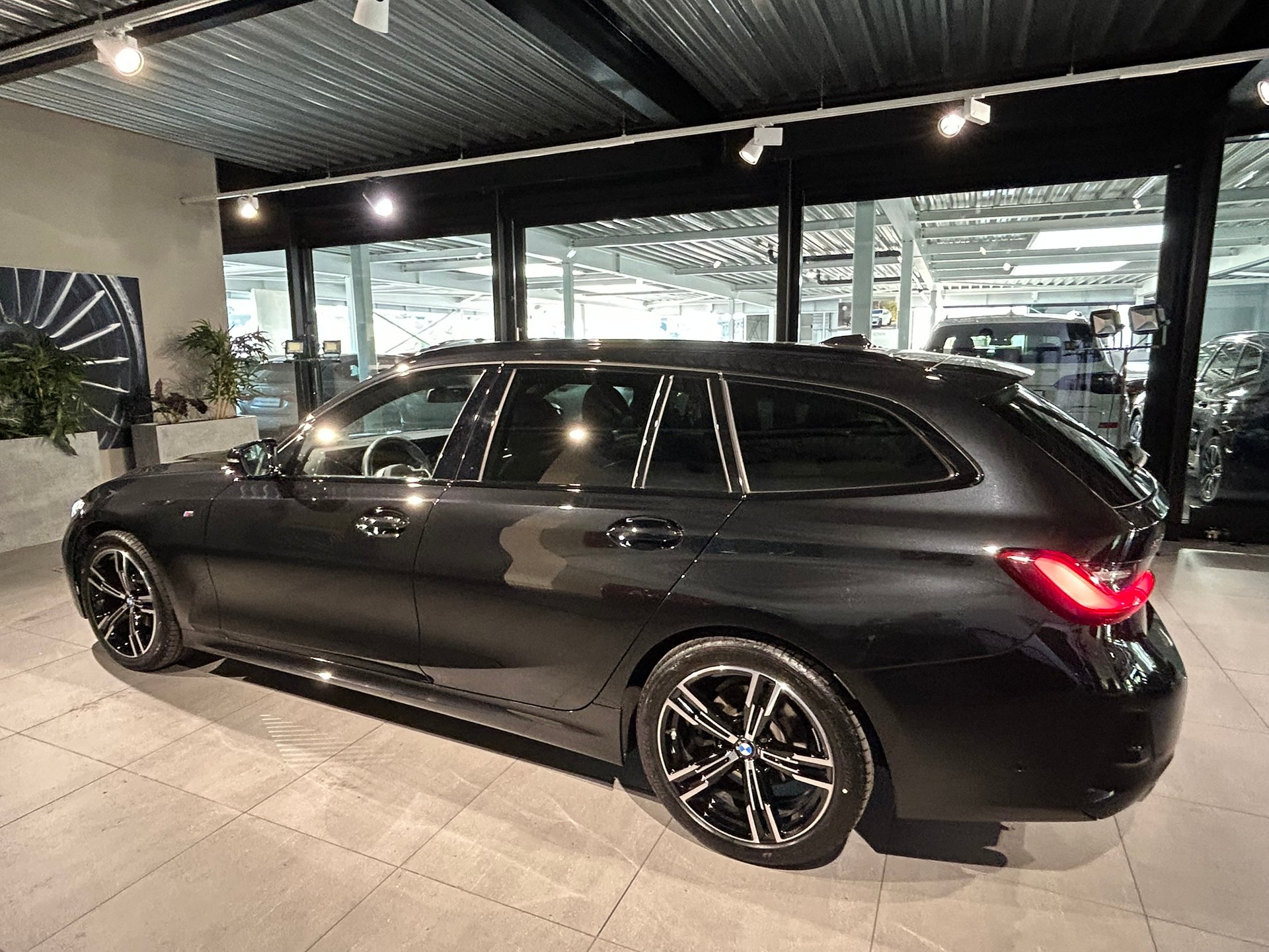 BMW 320d xDrive 48V Steptronic M Sport-image-7