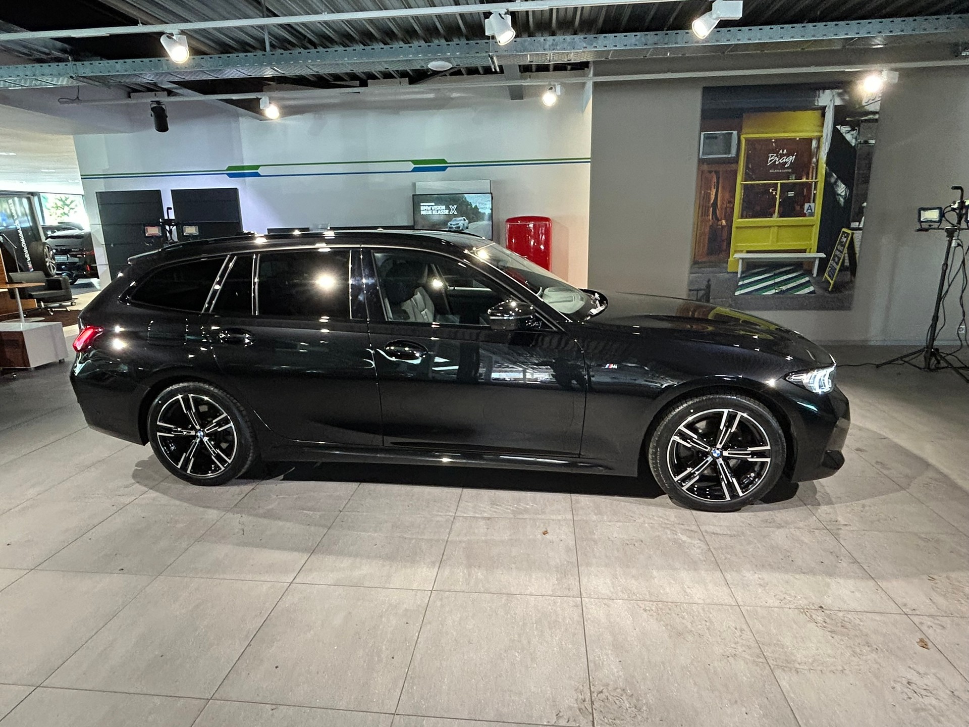 BMW 320d xDrive 48V Steptronic M Sport-image-4
