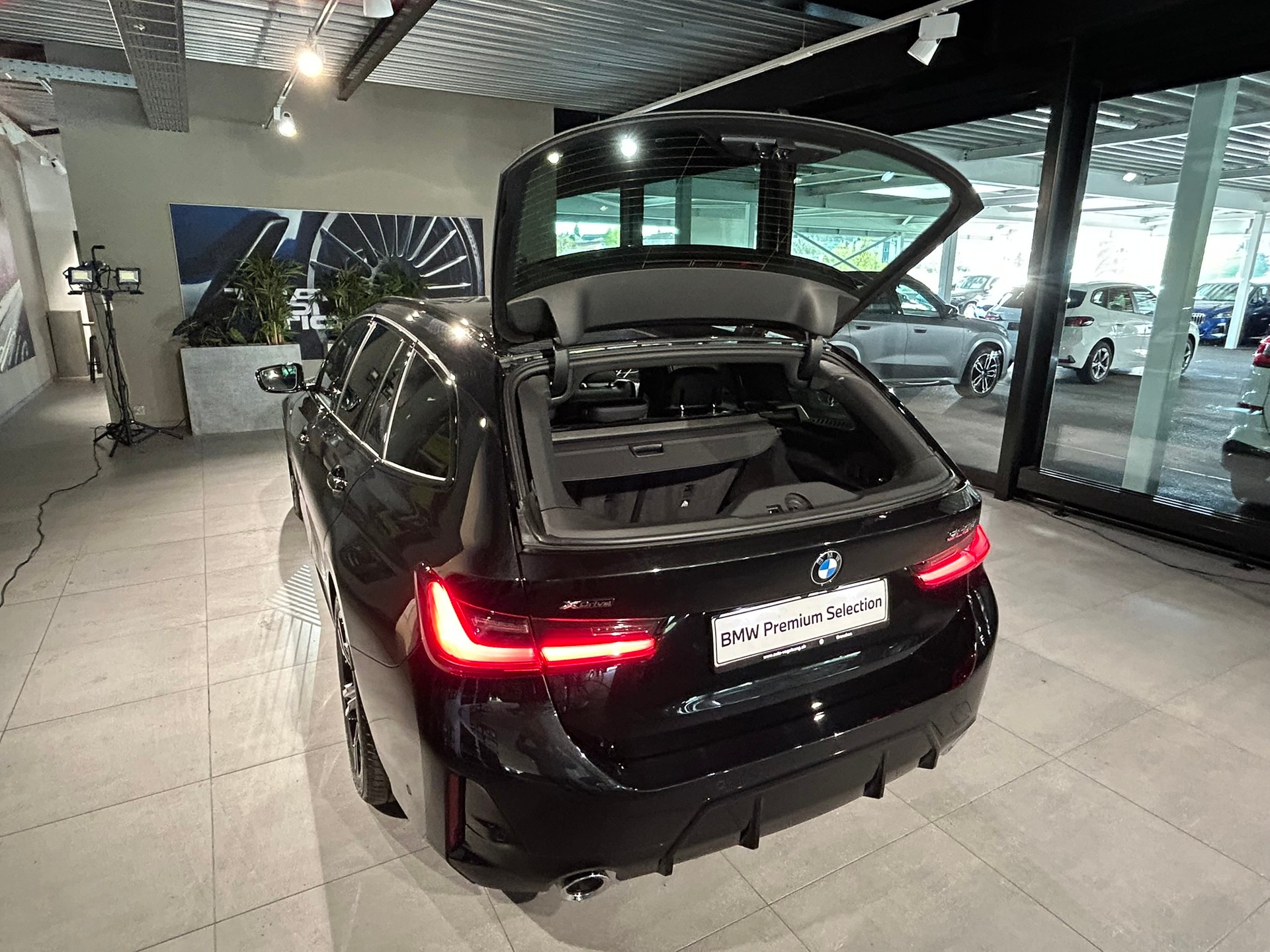 BMW 320d xDrive 48V Steptronic M Sport-image-14