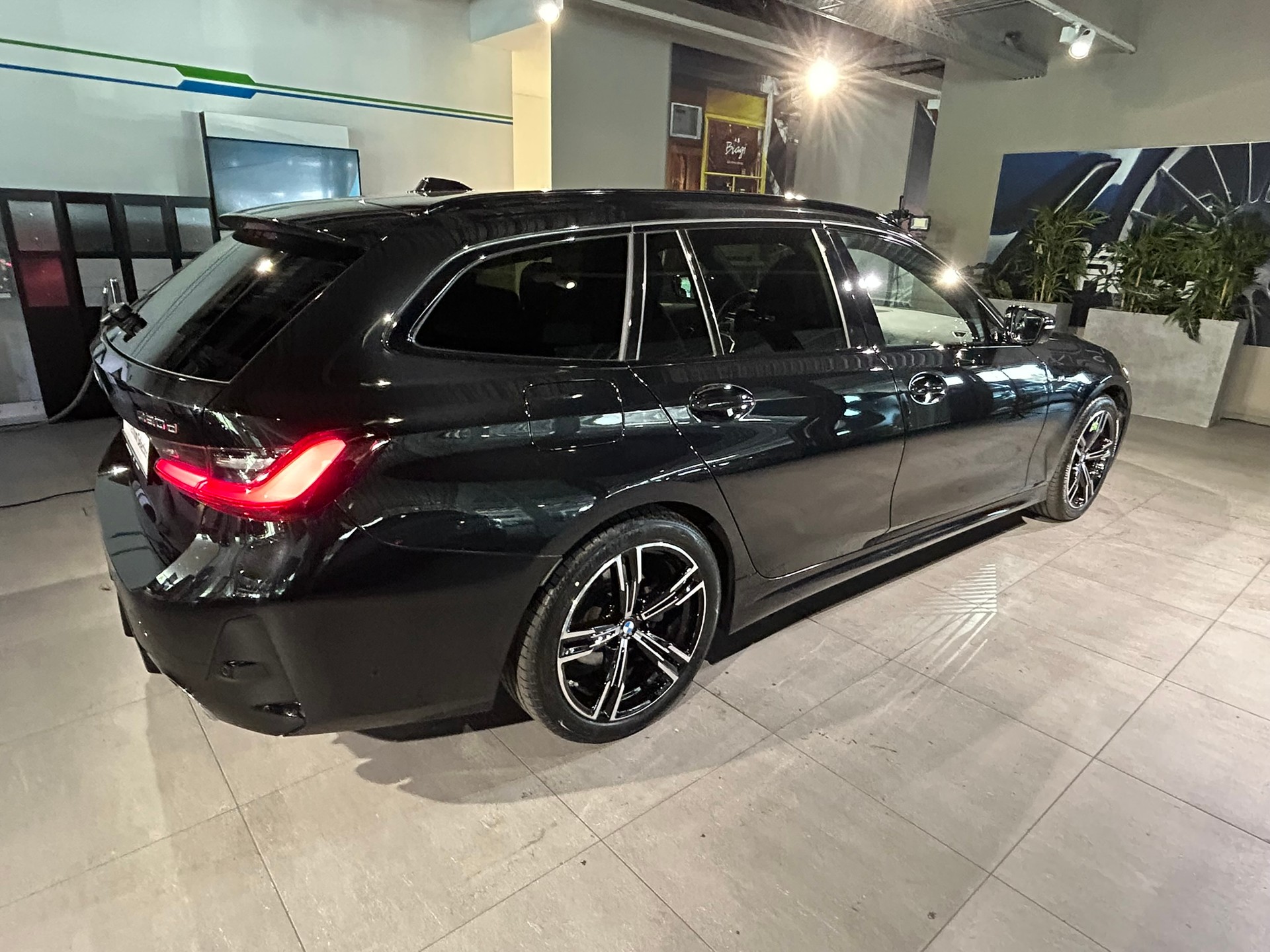 BMW 320d xDrive 48V Steptronic M Sport-image-12