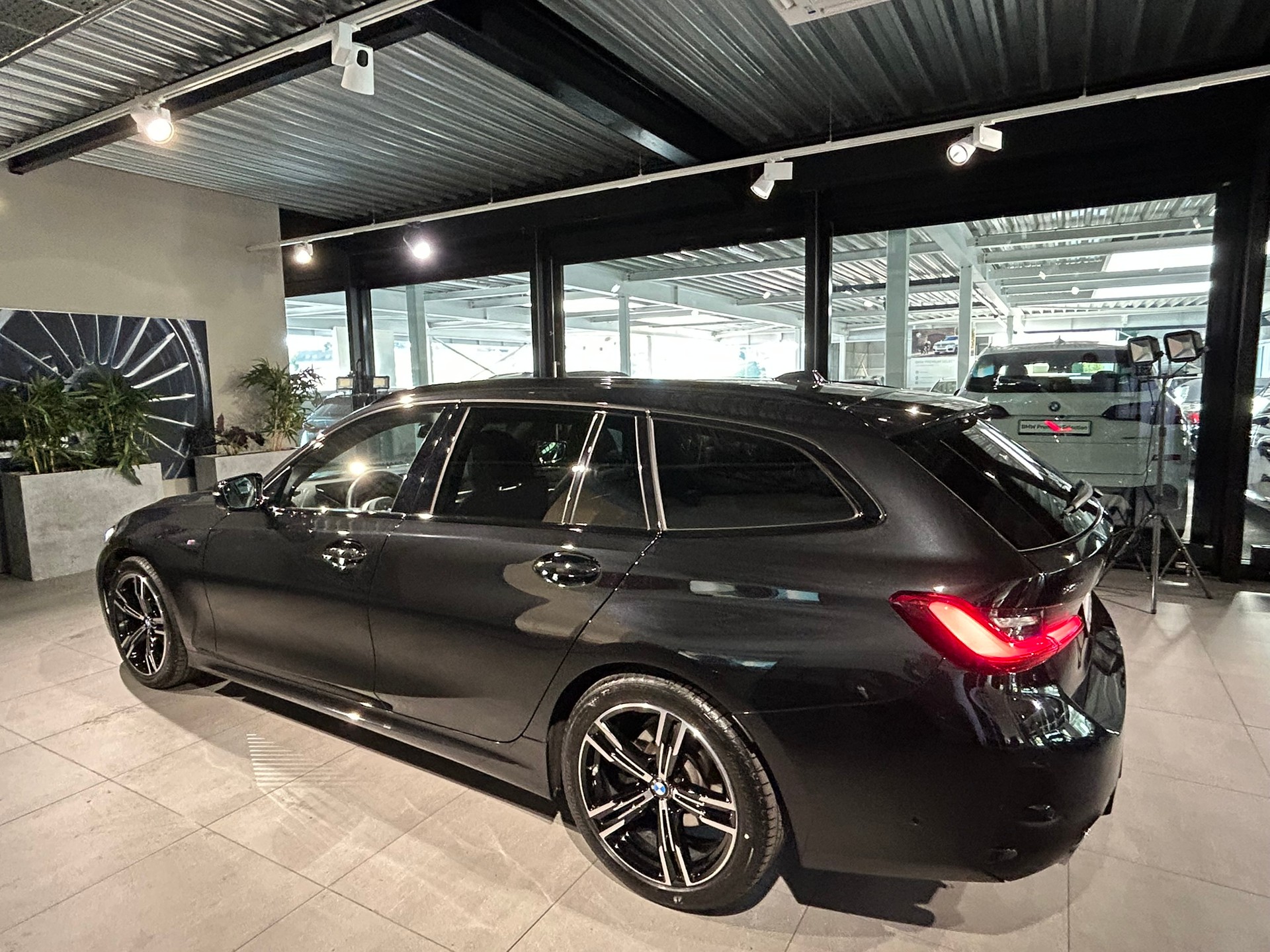 BMW 320d xDrive 48V Steptronic M Sport-image-8