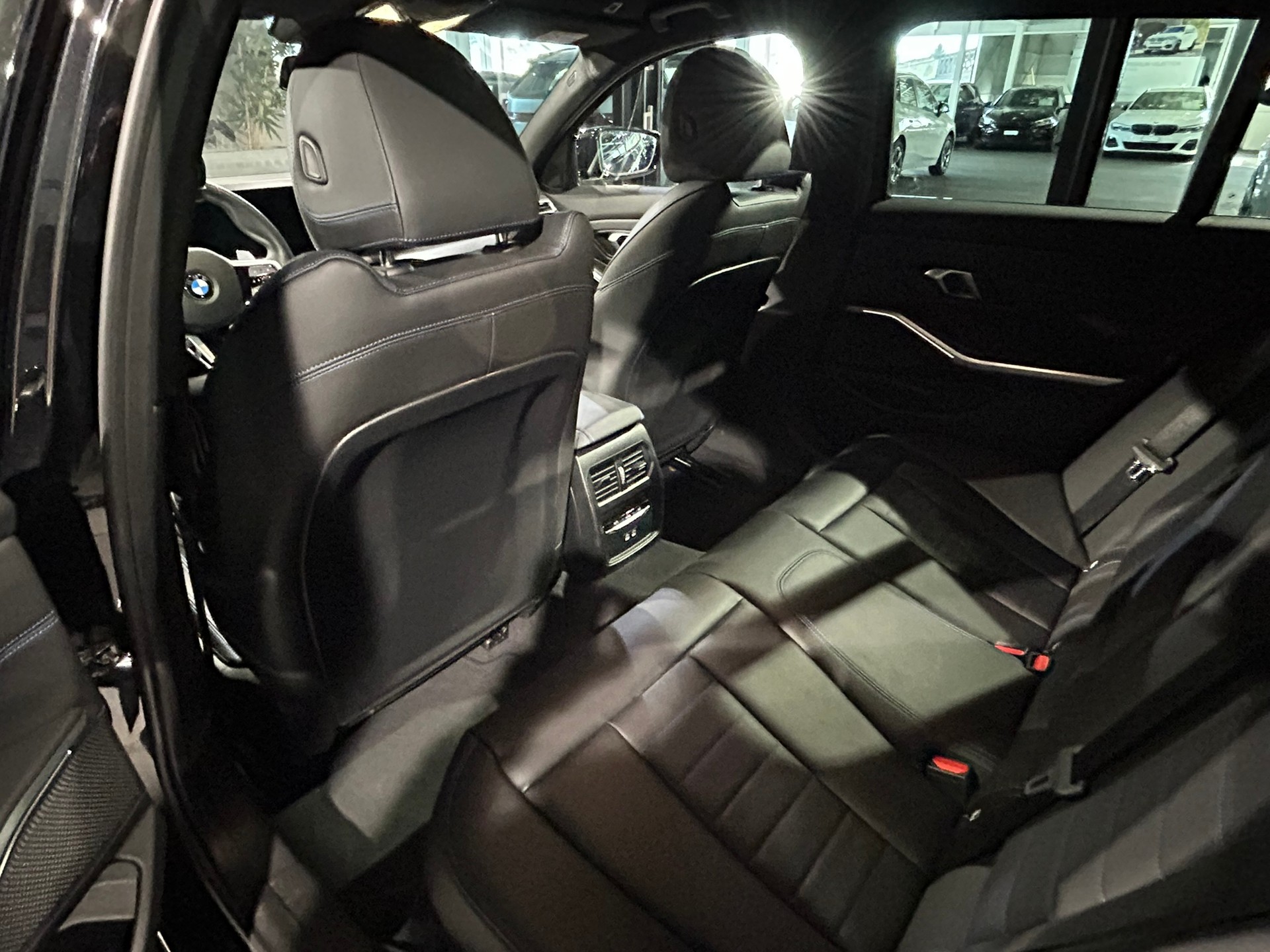 BMW 320d xDrive 48V Steptronic M Sport-image-20