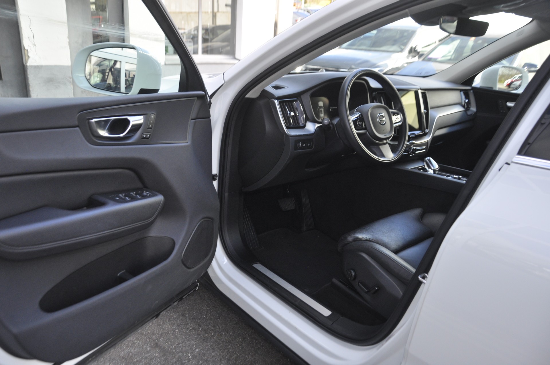 VOLVO XC60 T6 eAWD Inscription Geartronic-image-3