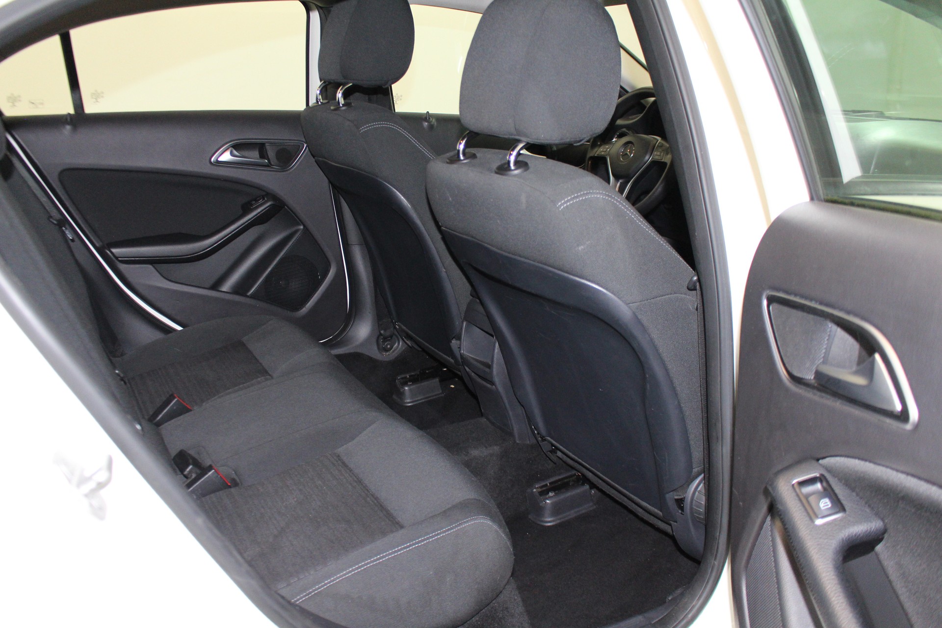 MERCEDES-BENZ A 180 CDI BlueEF Edition-image-9
