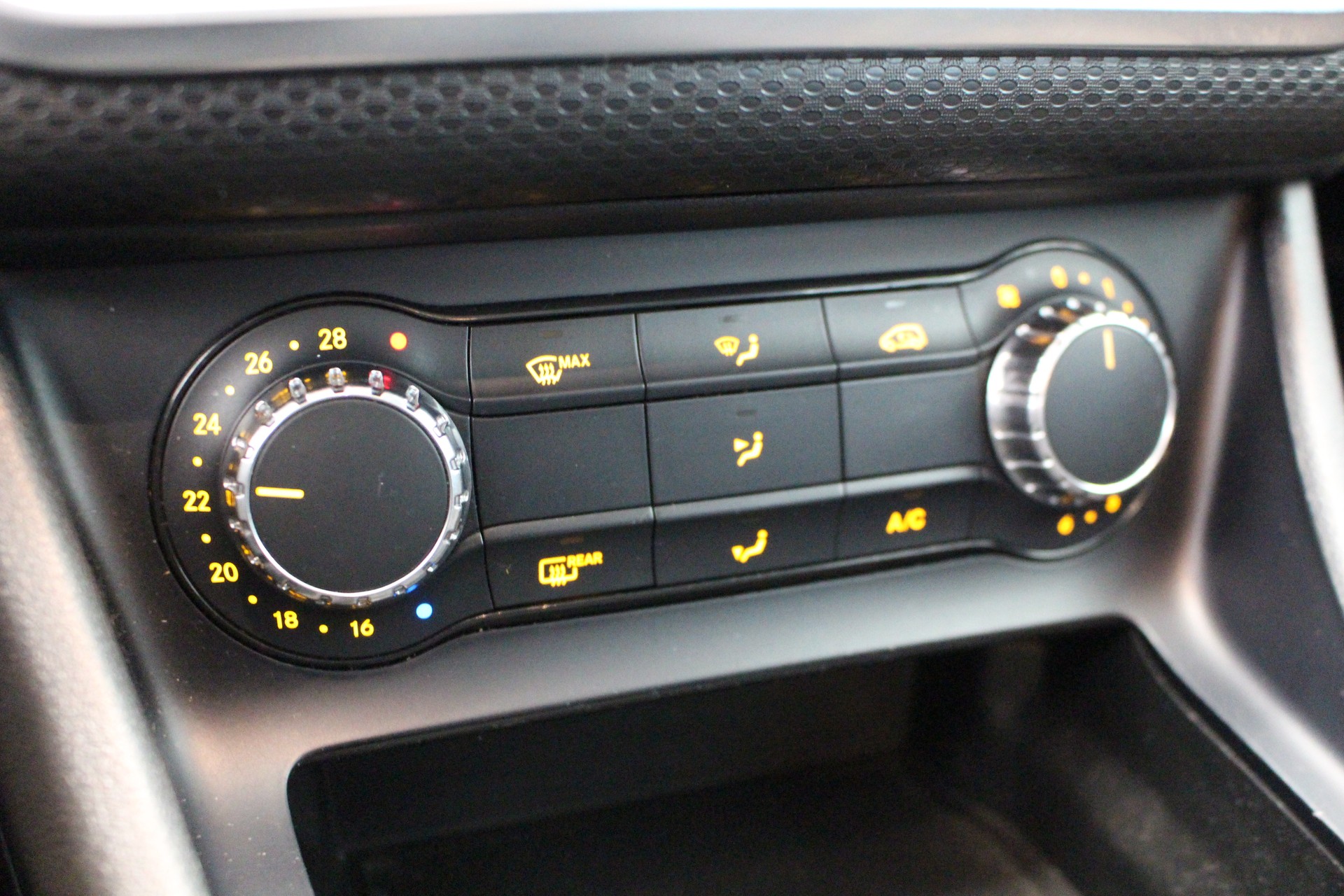 MERCEDES-BENZ A 180 CDI BlueEF Edition-image-16