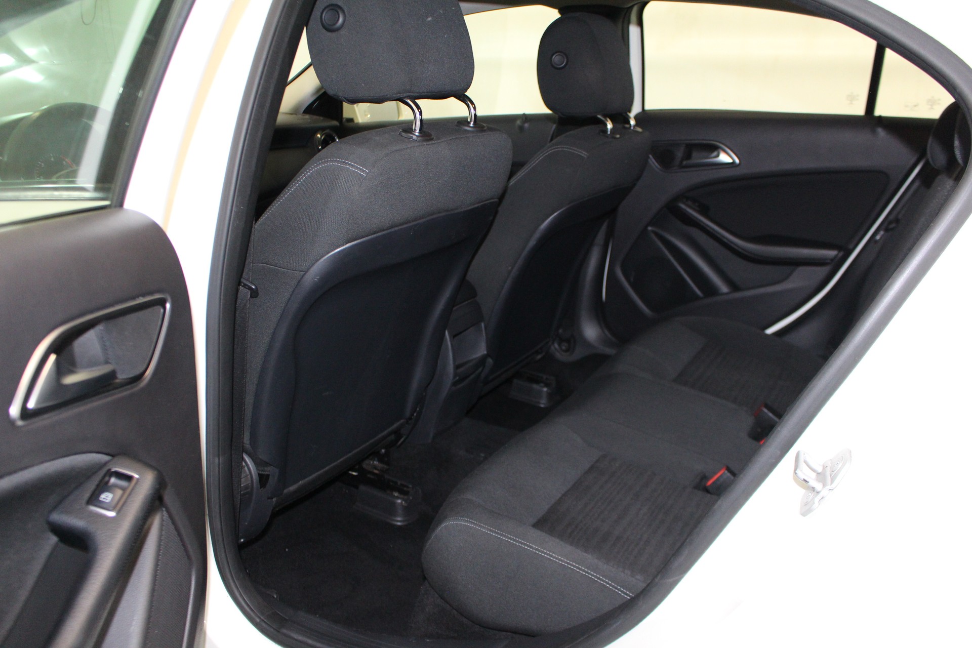 MERCEDES-BENZ A 180 CDI BlueEF Edition-image-7