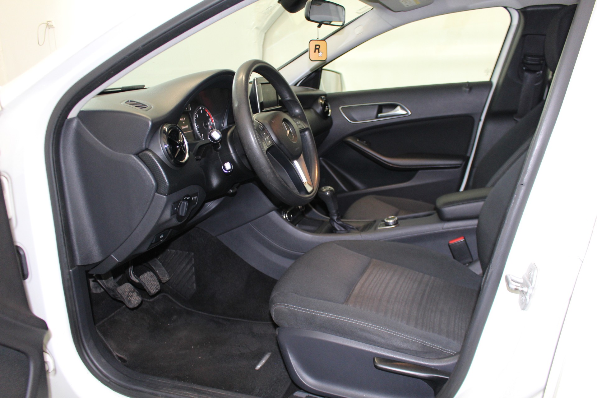 MERCEDES-BENZ A 180 CDI BlueEF Edition-image-6