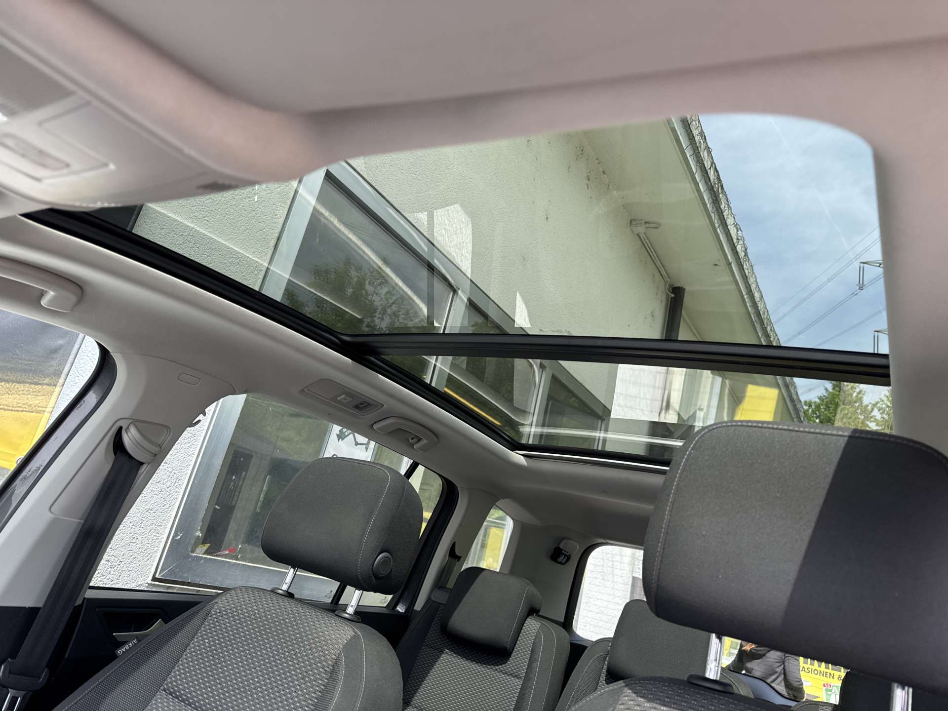 VW Touran 1.4 TSi BMT Comfortline 7-Plätzer DSG-Automat-image-13