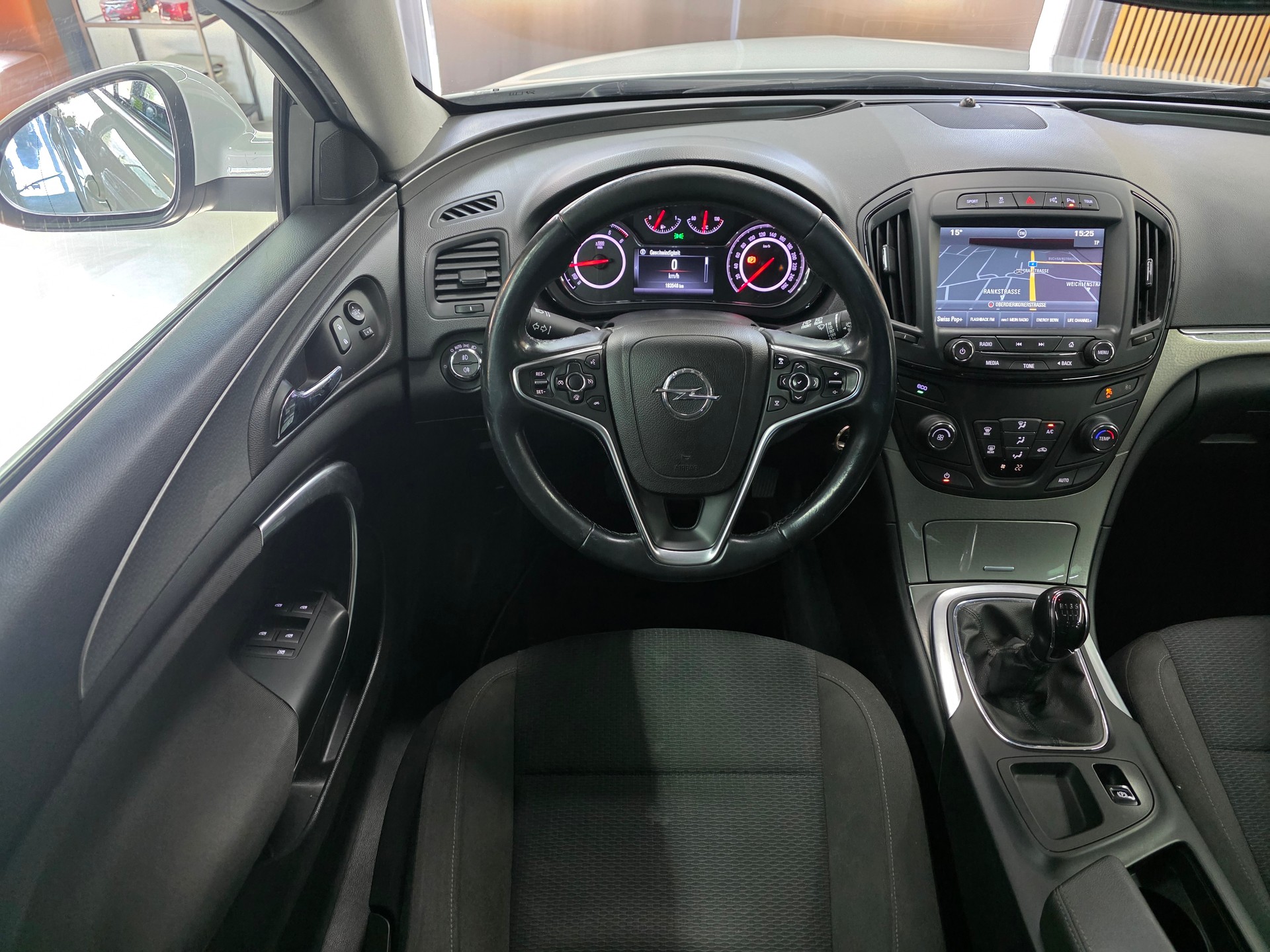 OPEL Insignia Sports Tourer 2.0 CDTI Edition 4WD-image-10
