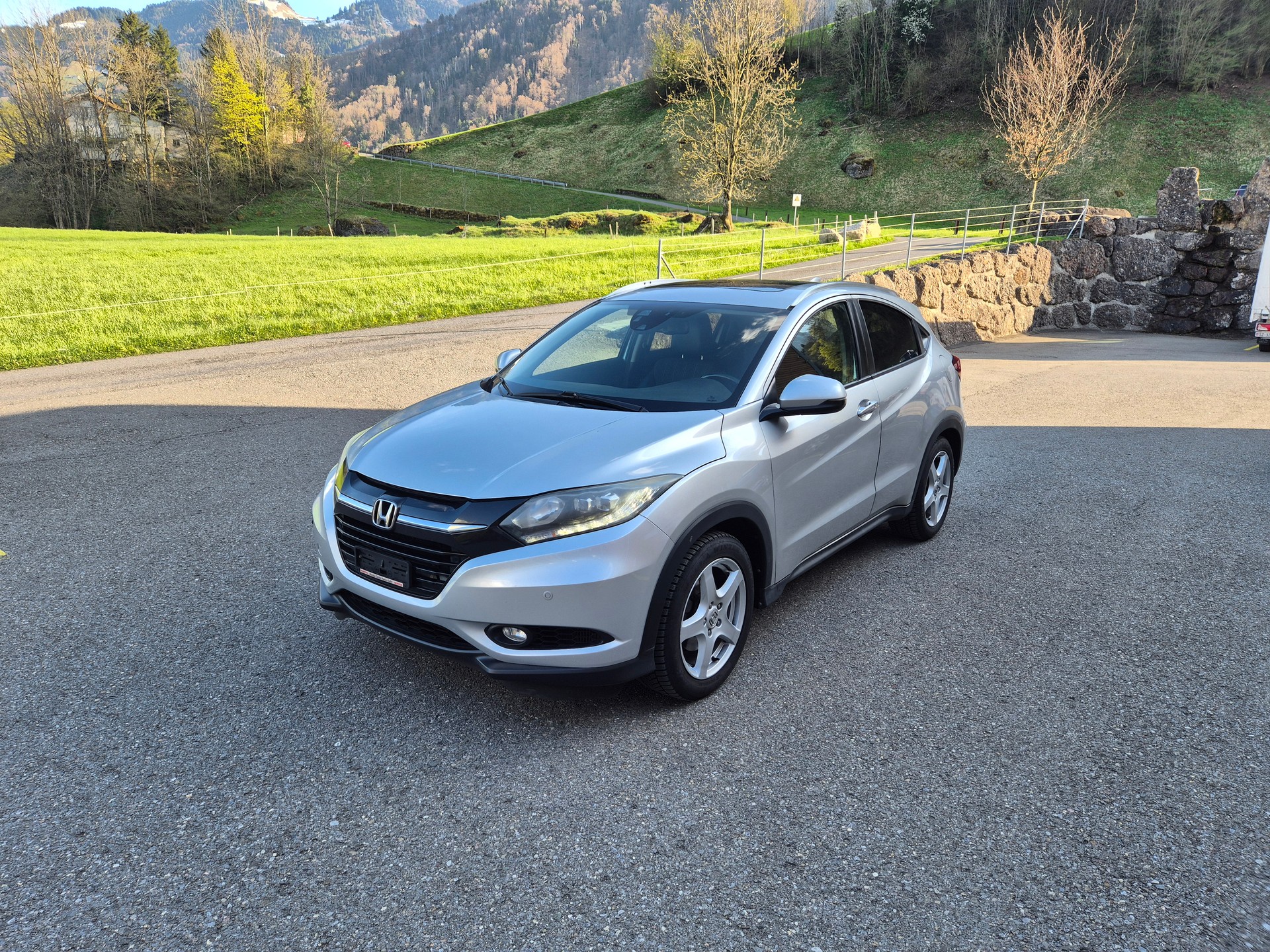 HONDA HR-V 1.6i-DTEC Executive-image-0
