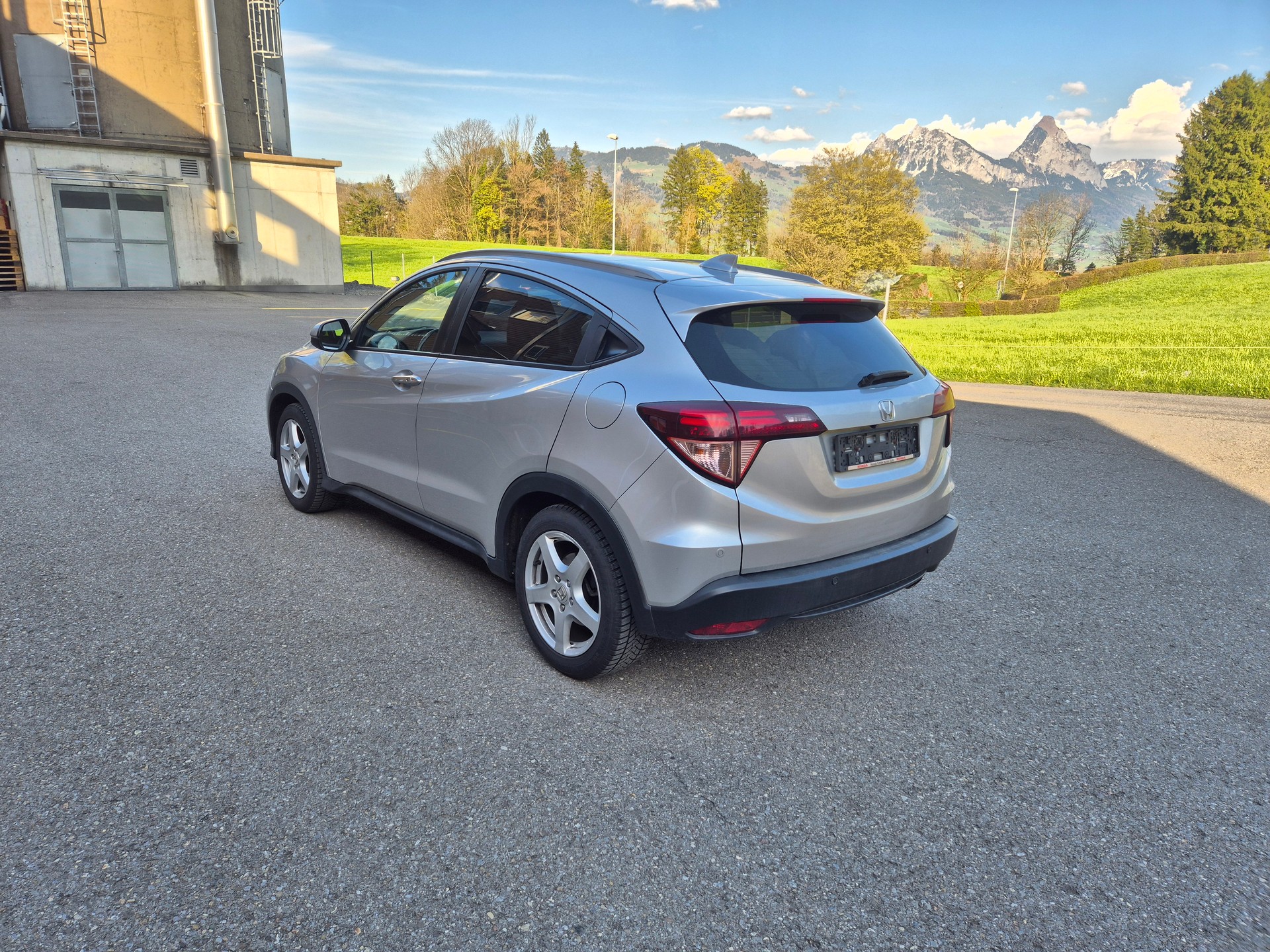 HONDA HR-V 1.6i-DTEC Executive-image-2