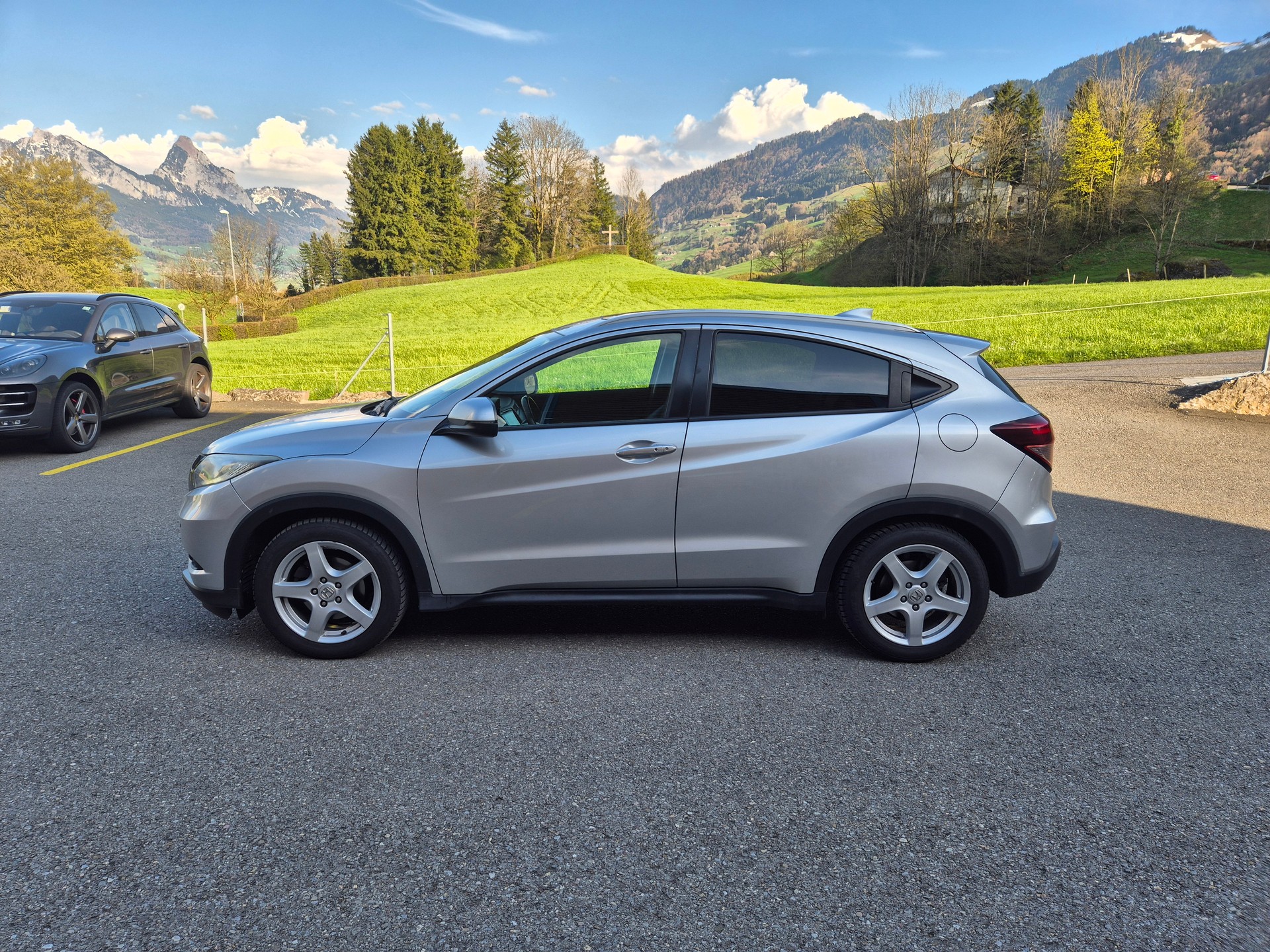 HONDA HR-V 1.6i-DTEC Executive-image-1