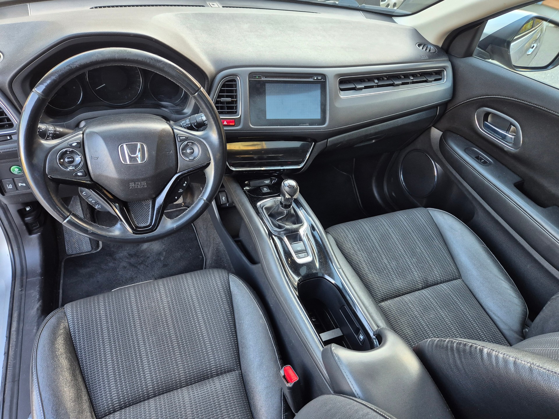 HONDA HR-V 1.6i-DTEC Executive-image-5