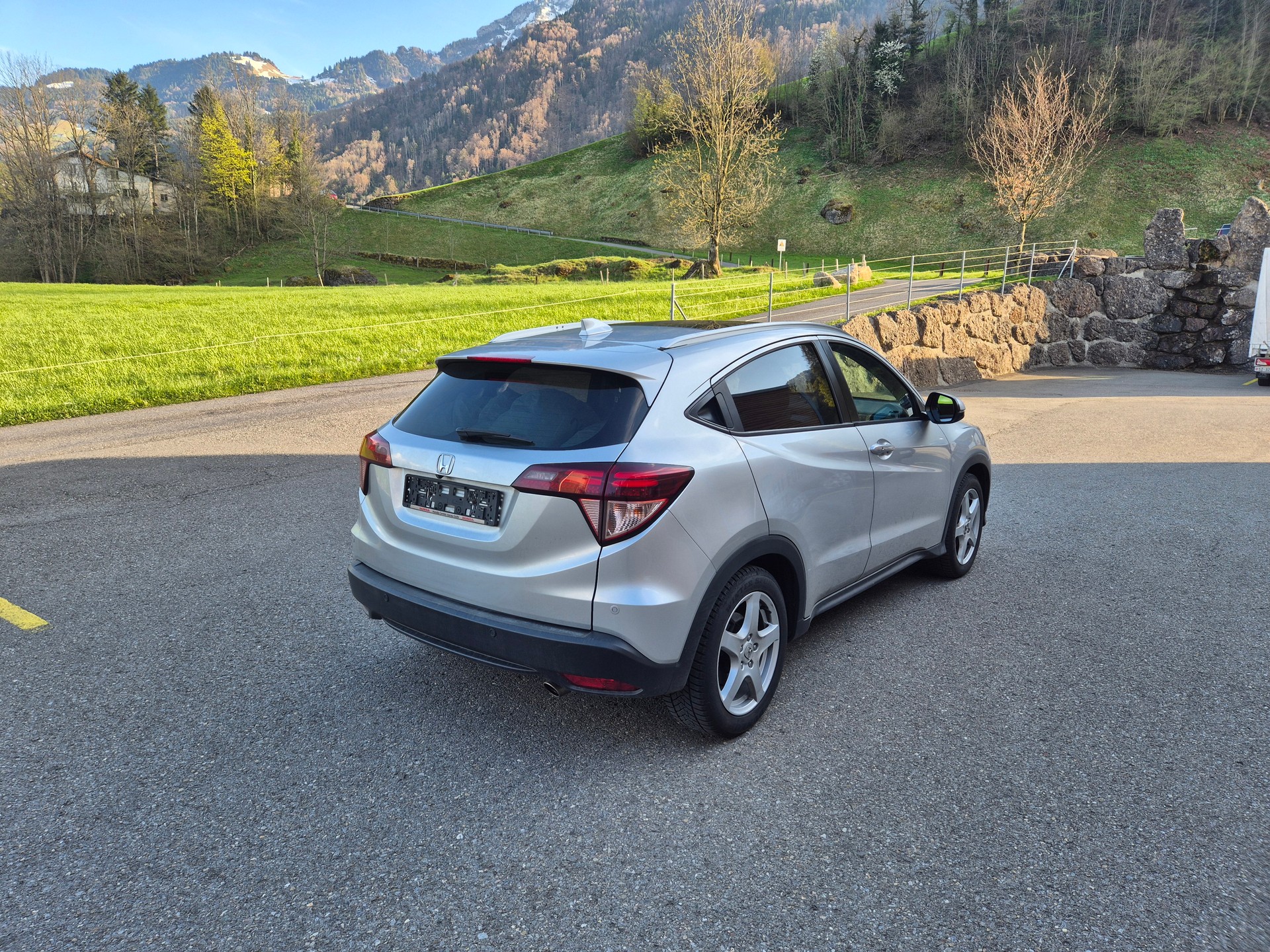HONDA HR-V 1.6i-DTEC Executive-image-4