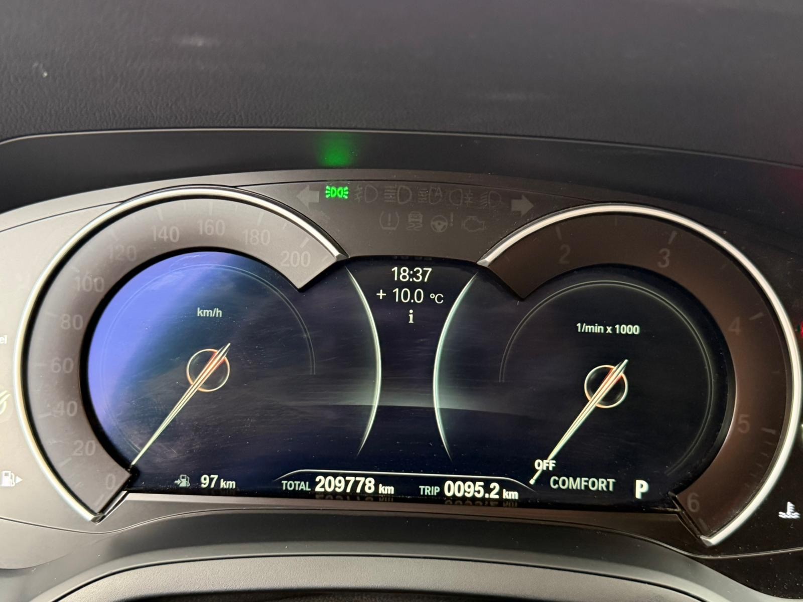 BMW 320d xDrive Touring Luxury Line Steptronic-image-13