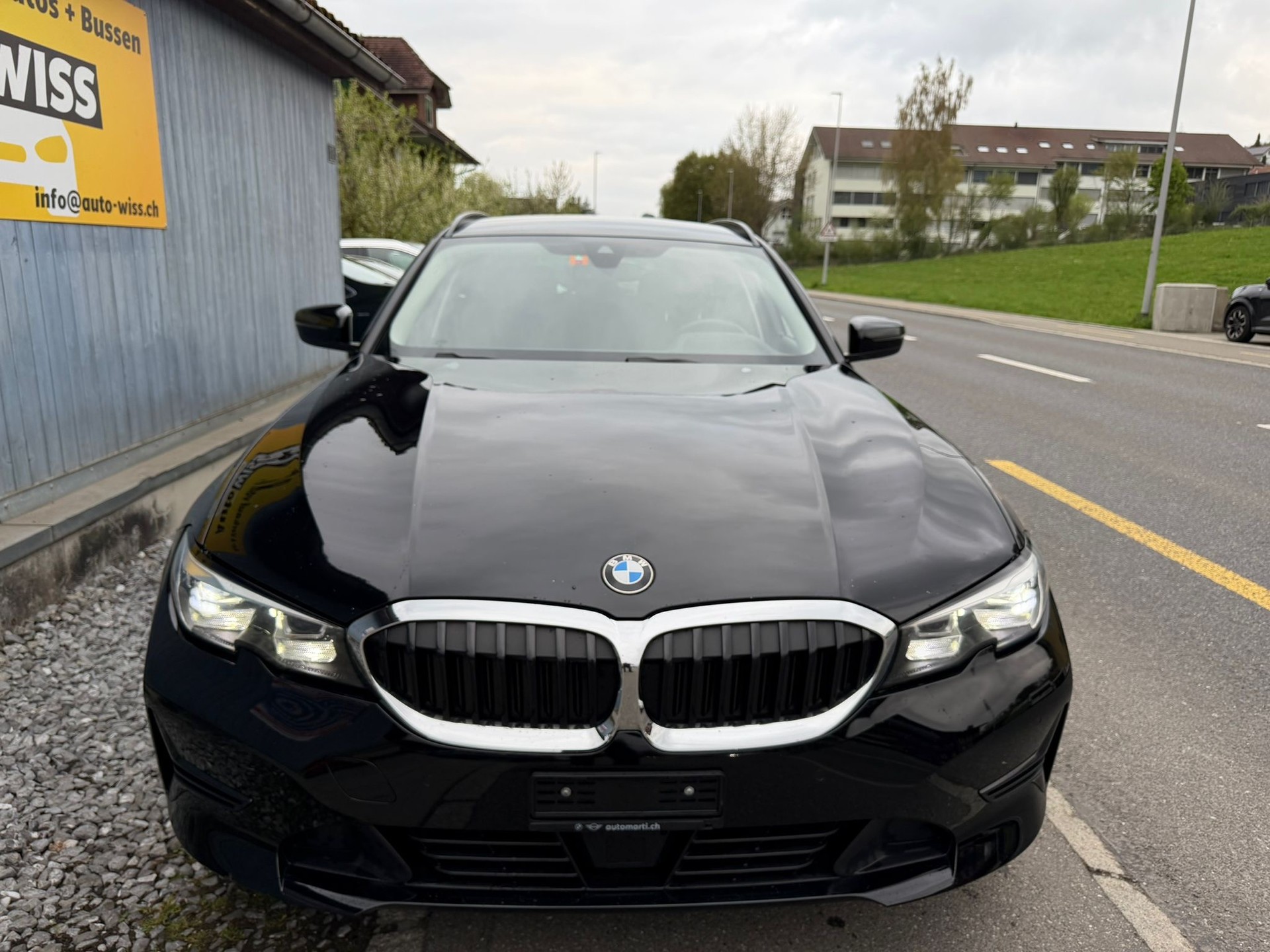 BMW 320d xDrive Touring Luxury Line Steptronic-image-3