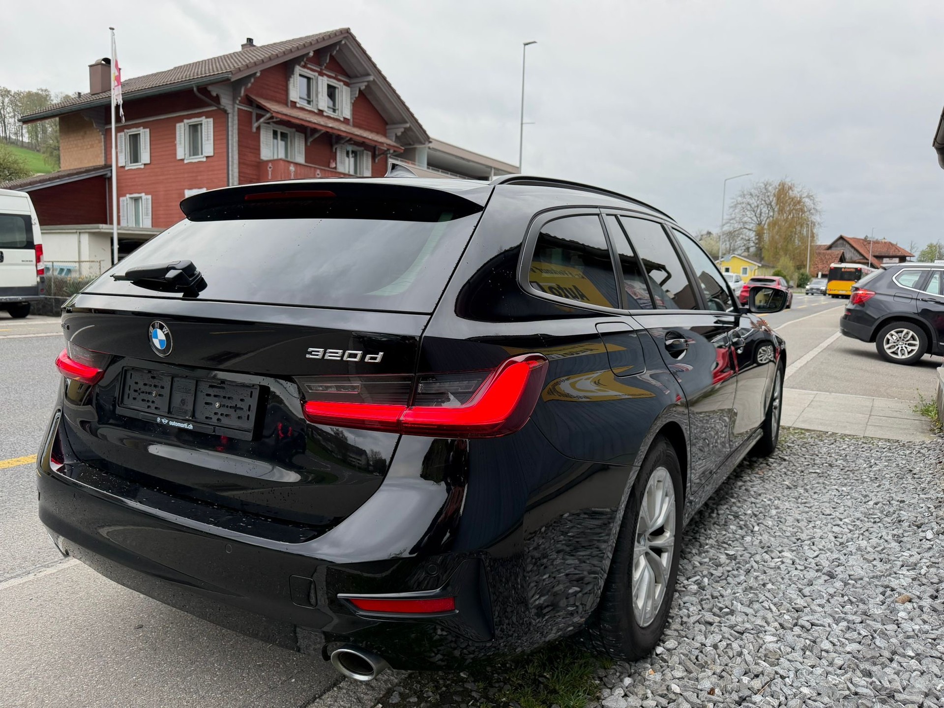 BMW 320d xDrive Touring Luxury Line Steptronic-image-5