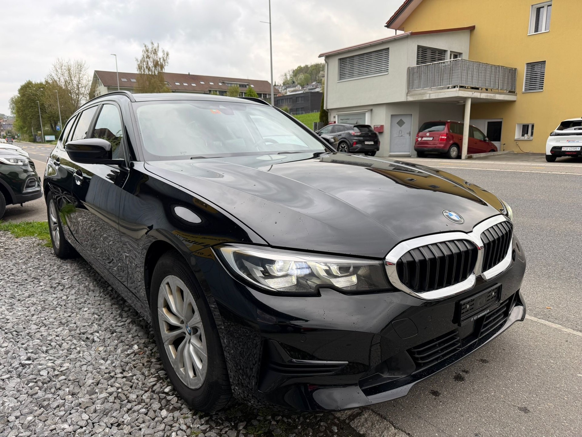 BMW 320d xDrive Touring Luxury Line Steptronic-image-2