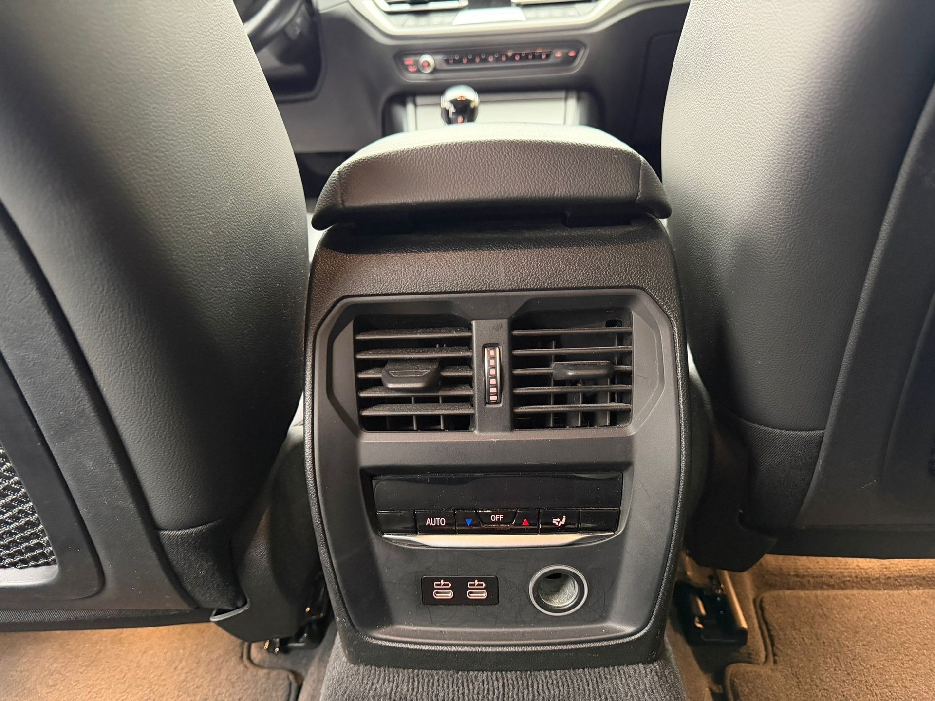 BMW 320d xDrive Touring Luxury Line Steptronic-image-19