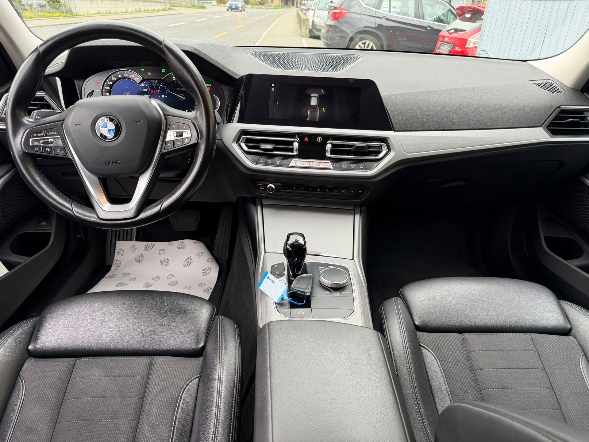 BMW 320d xDrive Touring Luxury Line Steptronic-image-9