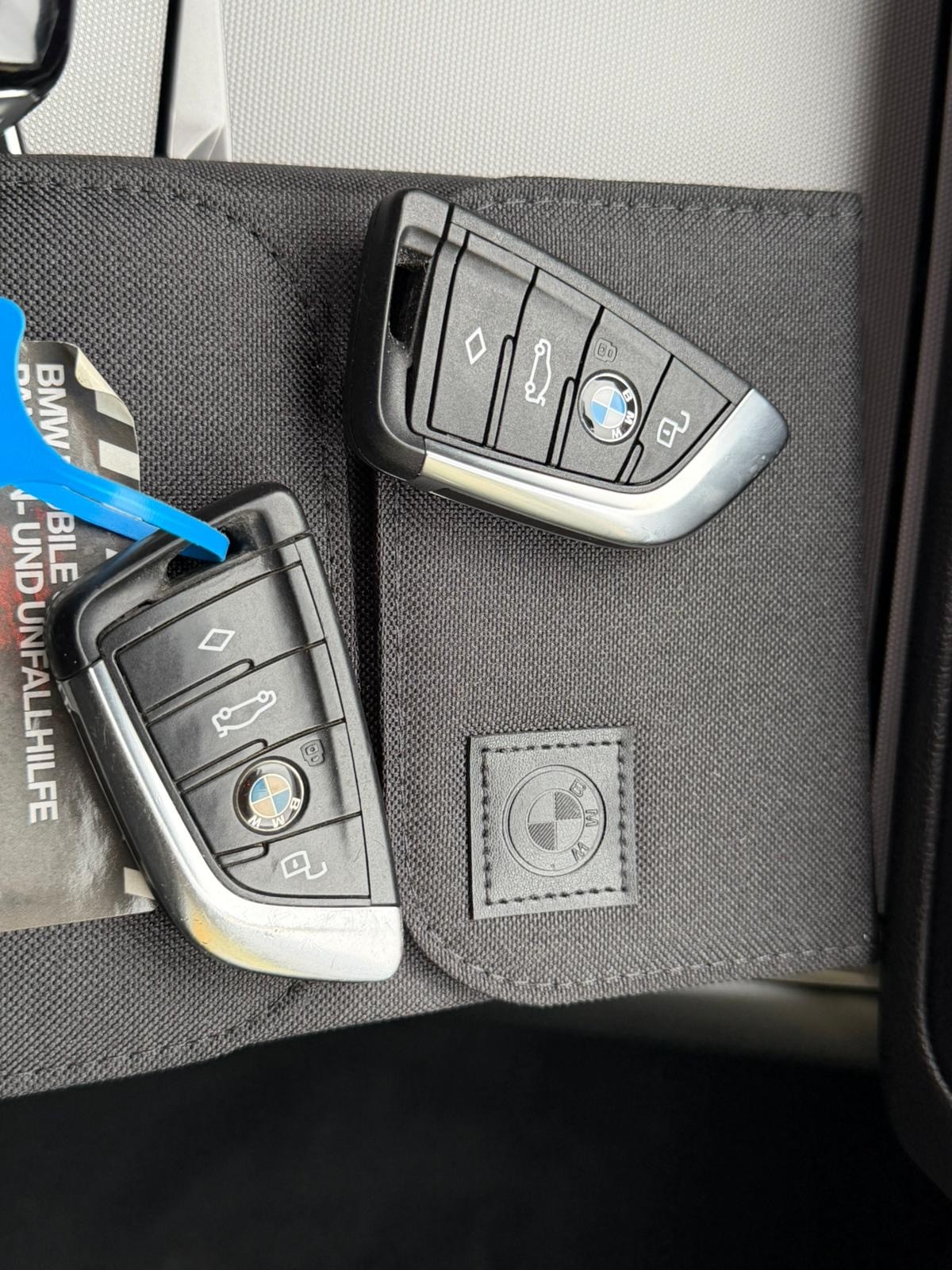 BMW 320d xDrive Touring Luxury Line Steptronic-image-22