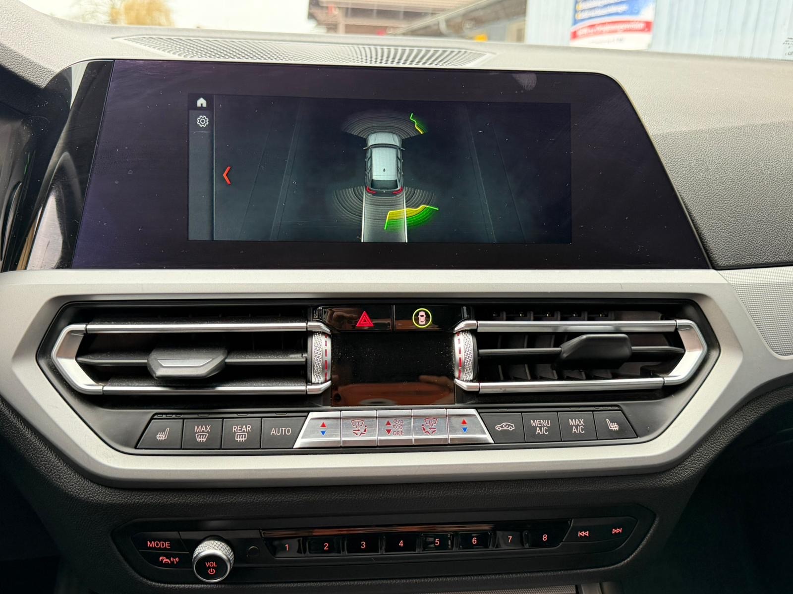 BMW 320d xDrive Touring Luxury Line Steptronic-image-15
