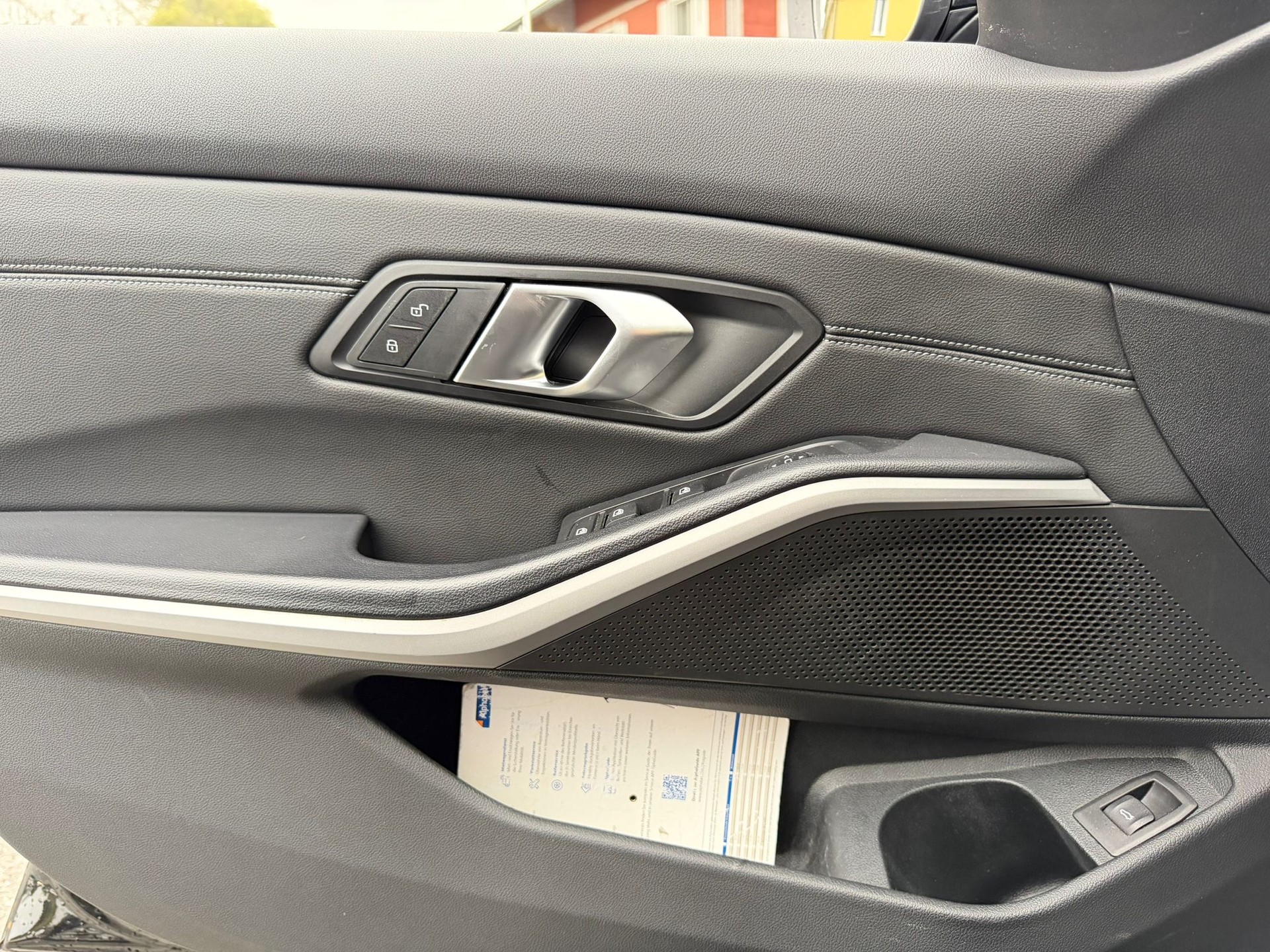 BMW 320d xDrive Touring Luxury Line Steptronic-image-14