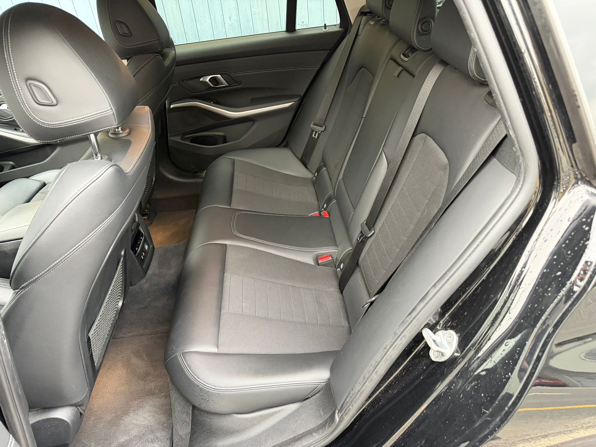 BMW 320d xDrive Touring Luxury Line Steptronic-image-18