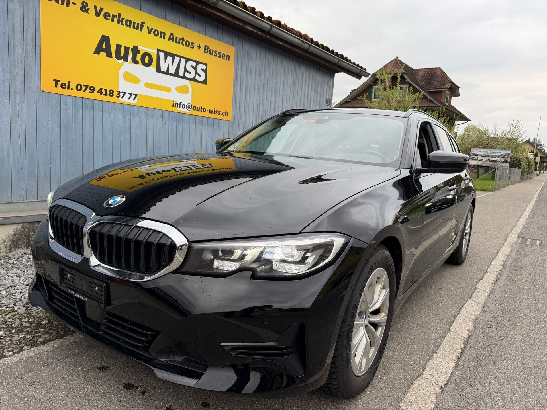 BMW 320d xDrive Touring Luxury Line Steptronic-image-0