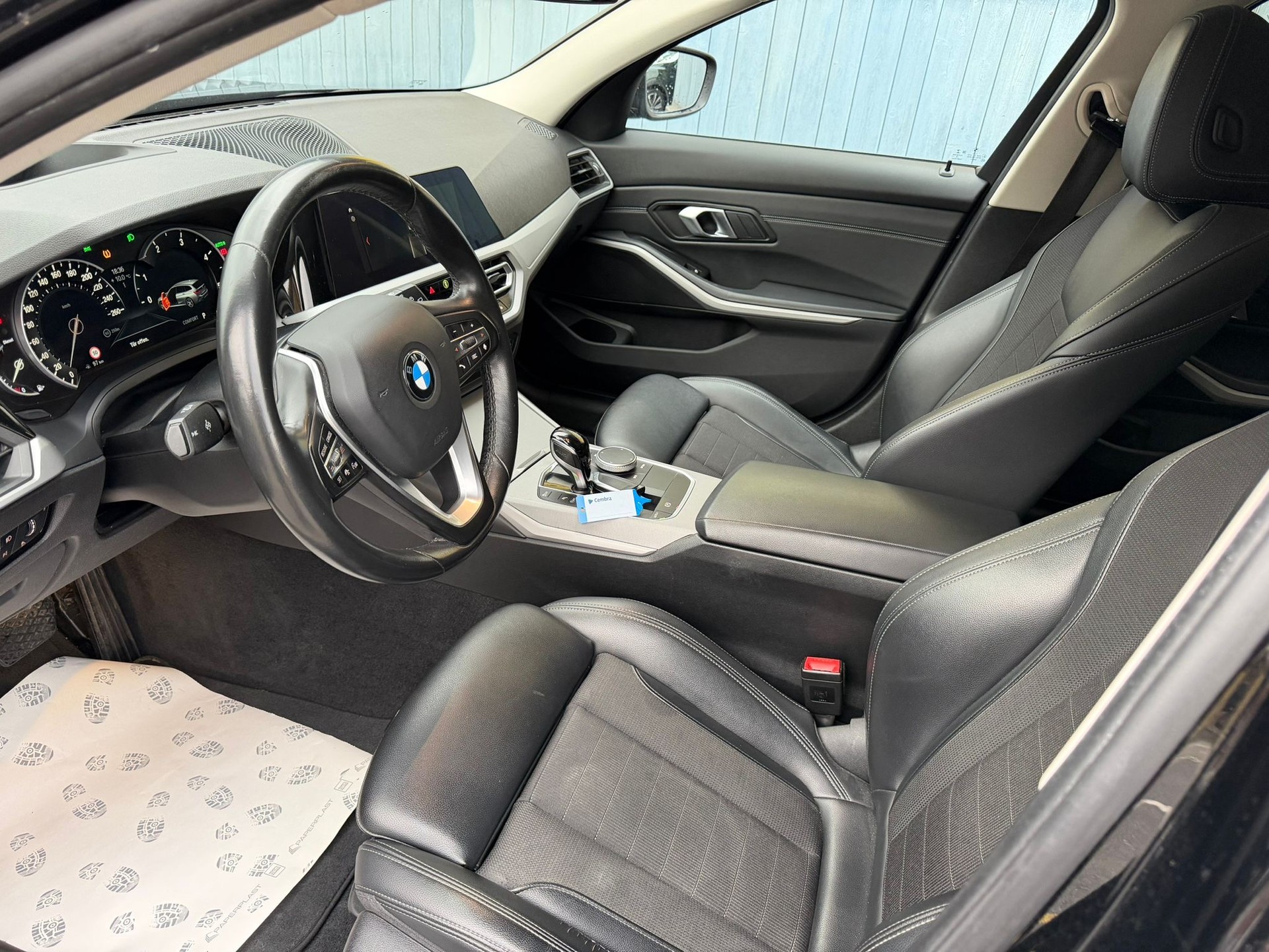 BMW 320d xDrive Touring Luxury Line Steptronic-image-8