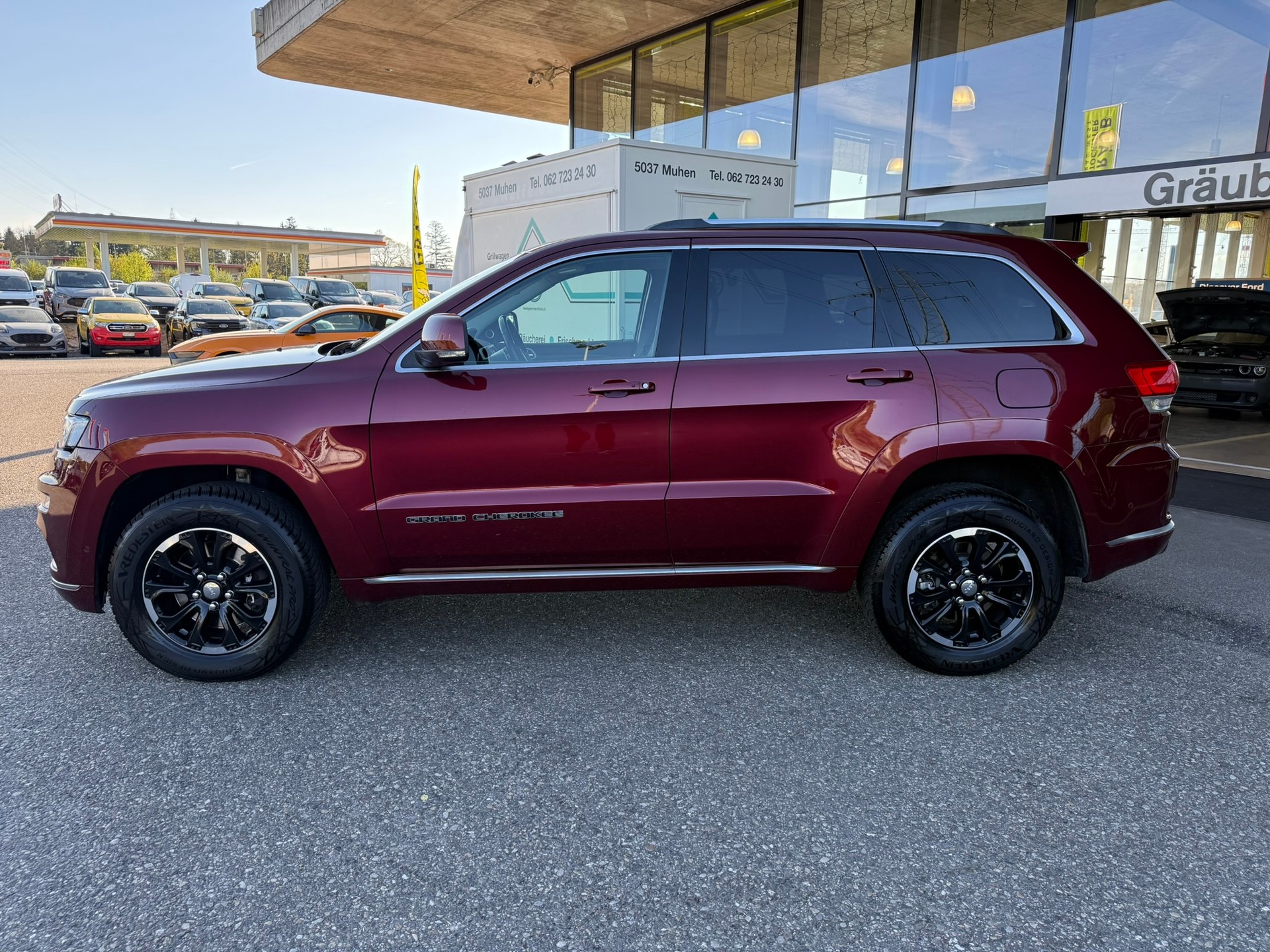 JEEP Grand Cherokee 5.7 V8 HEMI Summit Automatic-image-3