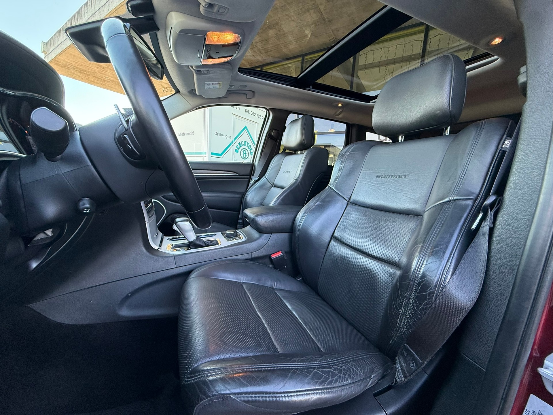 JEEP Grand Cherokee 5.7 V8 HEMI Summit Automatic-image-7