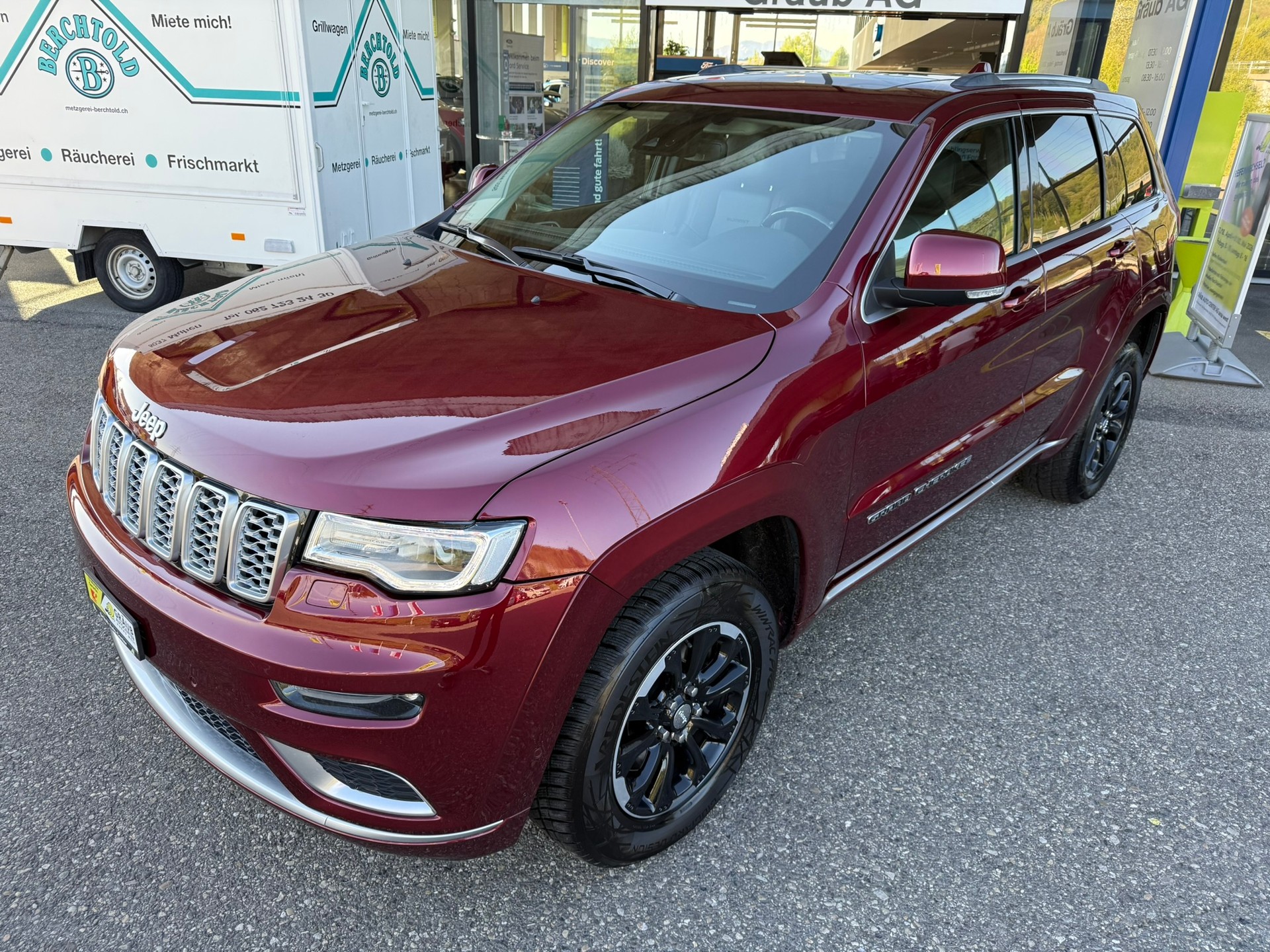 JEEP Grand Cherokee 5.7 V8 HEMI Summit Automatic-image-2