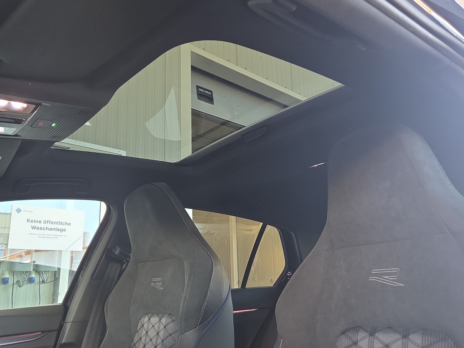 VW Golf 2.0 TSI R-Line DSG 4 Motion-image-11