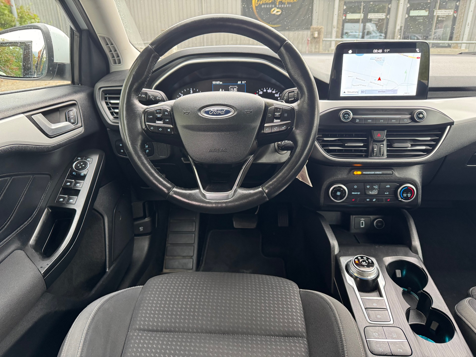 FORD Focus 1.5 TDCi Trend Automatic ** Gr. Navi * Klima * PDC V&H * Tempomat * Frisch Ab MFK-image-3