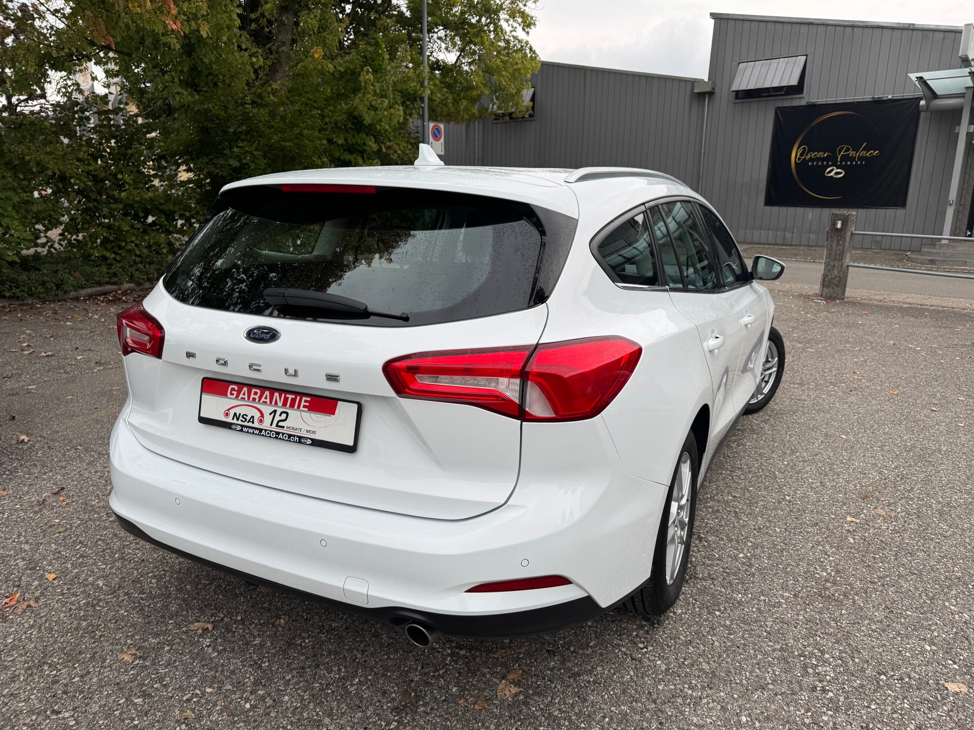 FORD Focus 1.5 TDCi Trend Automatic ** Gr. Navi * Klima * PDC V&H * Tempomat * Frisch Ab MFK-image-4