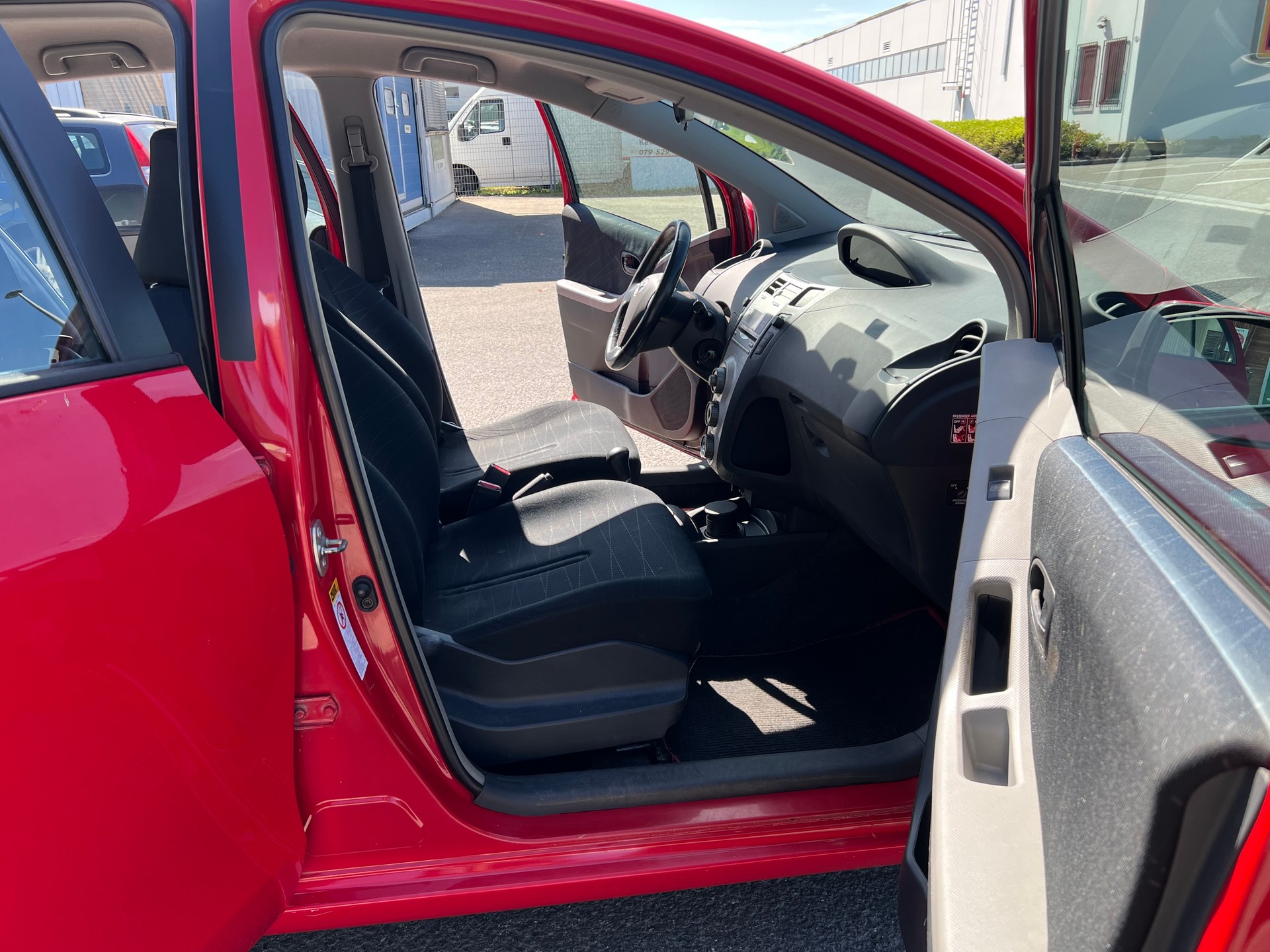 TOYOTA Yaris 1.3 Linea Luna-image-8
