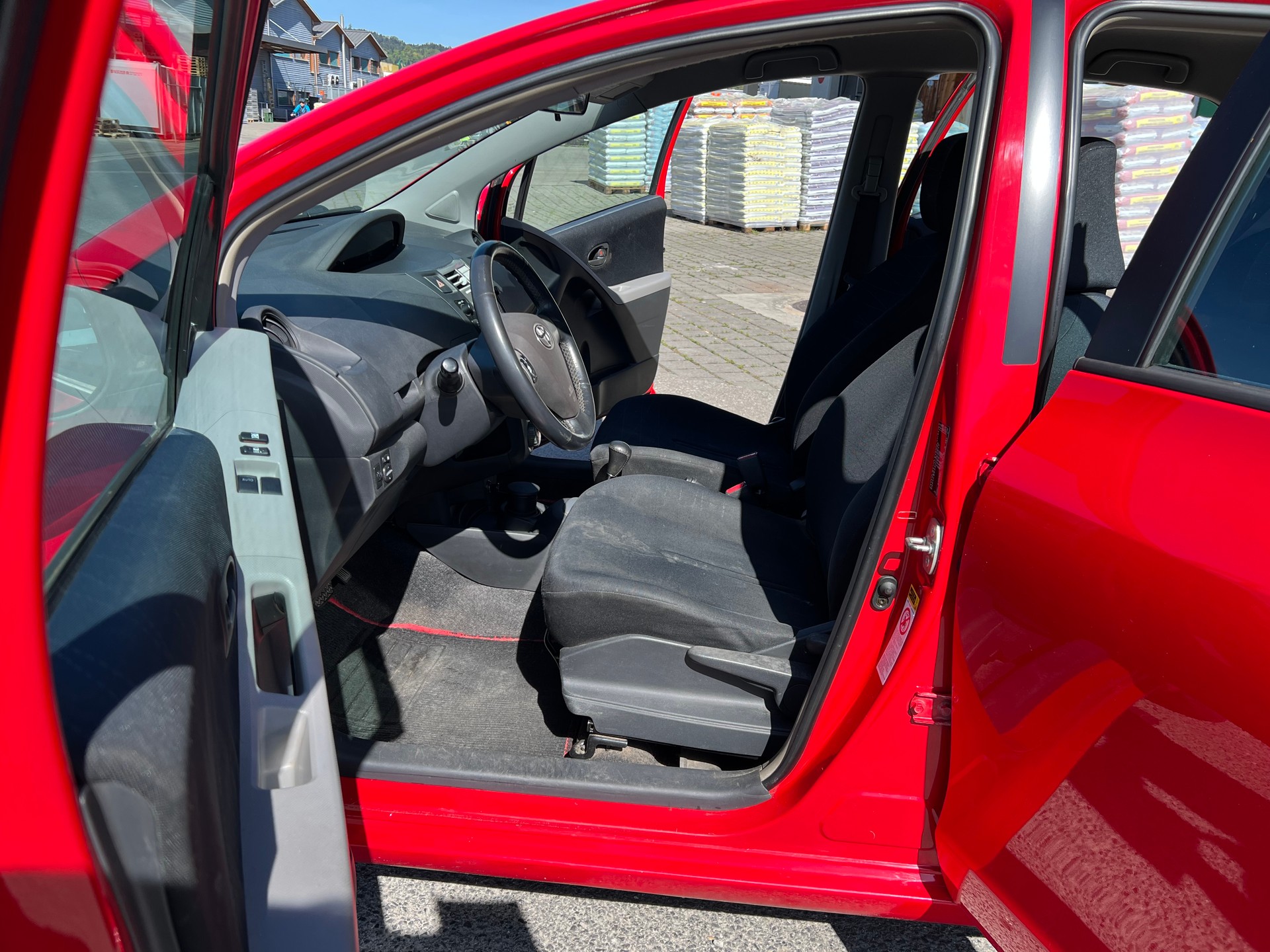 TOYOTA Yaris 1.3 Linea Luna-image-7