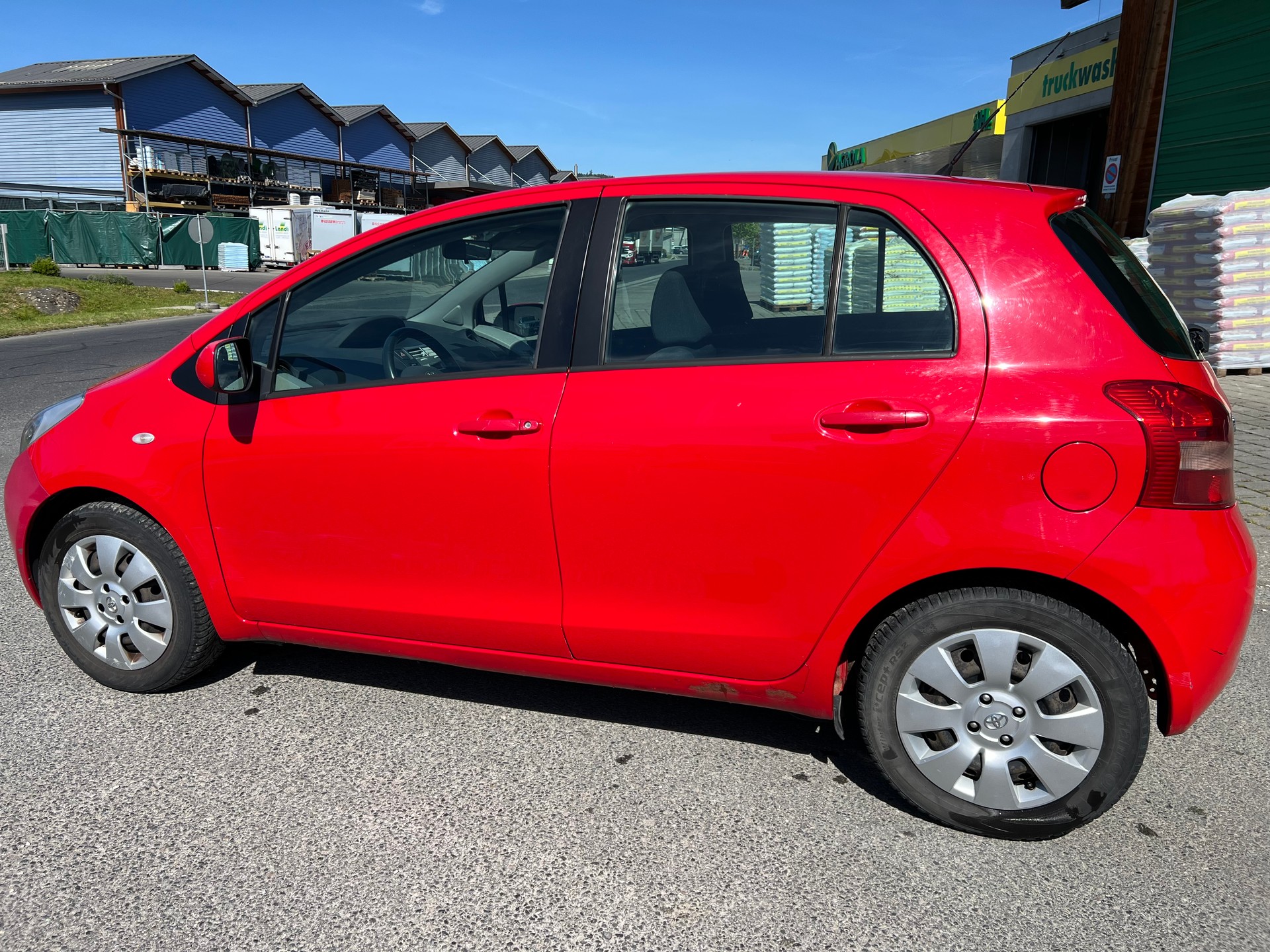 TOYOTA Yaris 1.3 Linea Luna-image-3