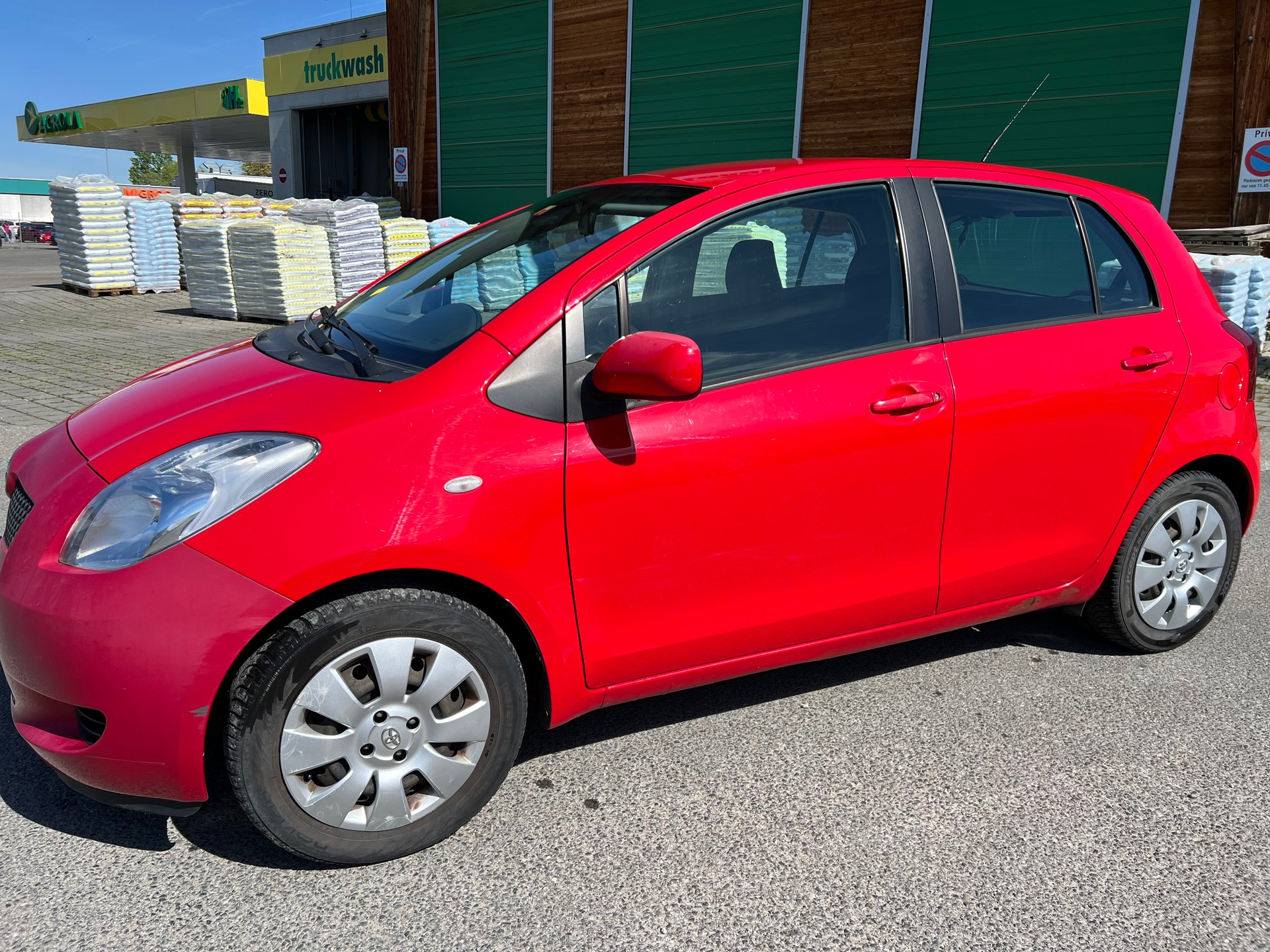 TOYOTA Yaris 1.3 Linea Luna-image-1