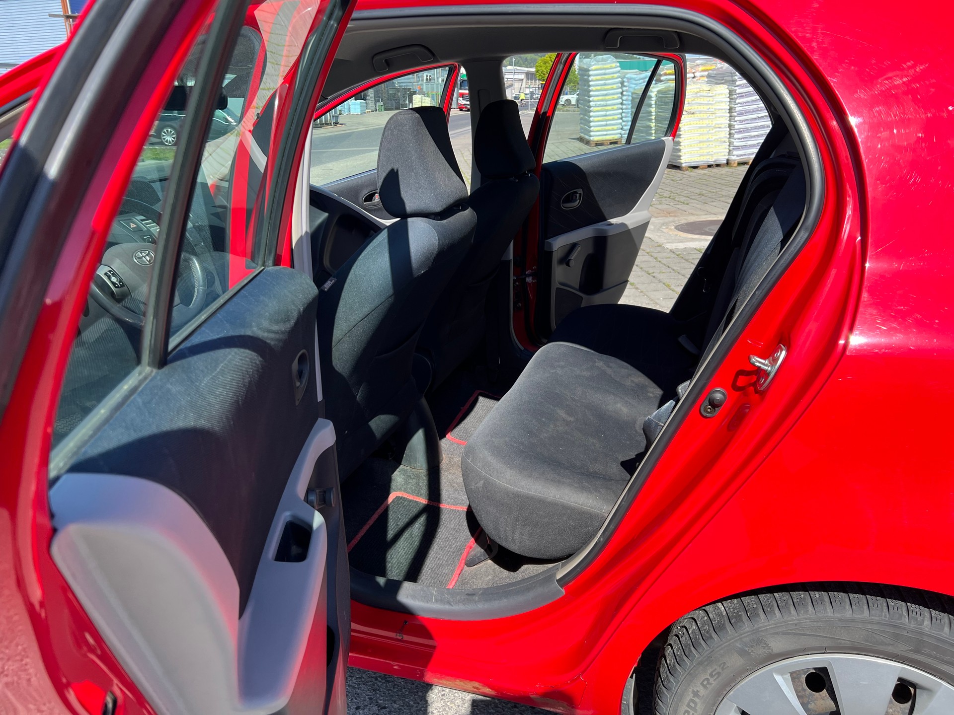 TOYOTA Yaris 1.3 Linea Luna-image-9