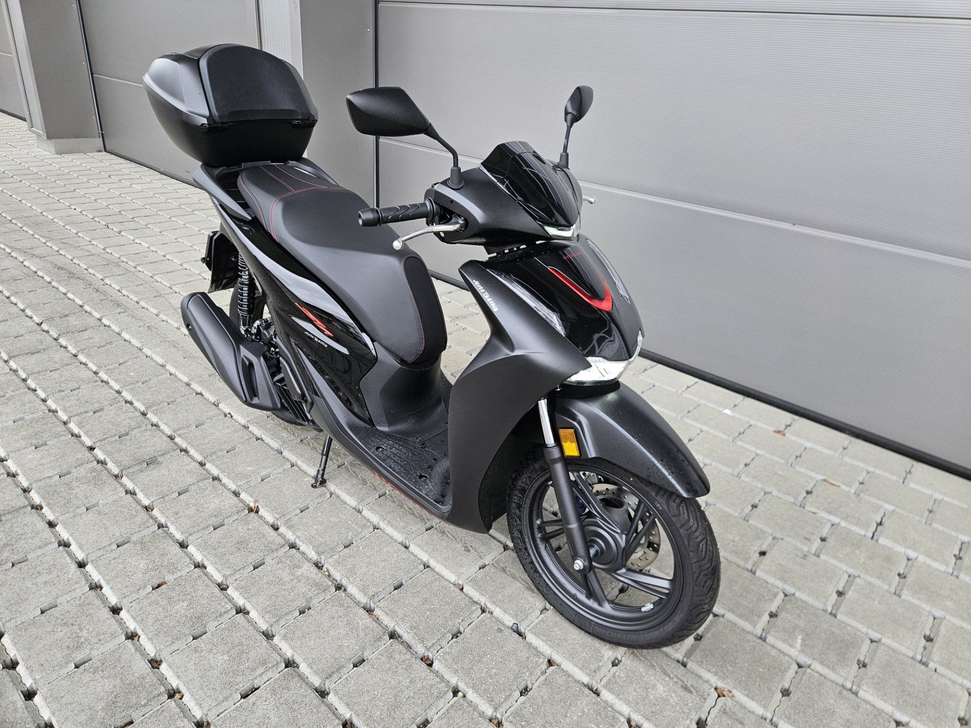 HONDA SH 125 Smart Top Box-showroom-element-1