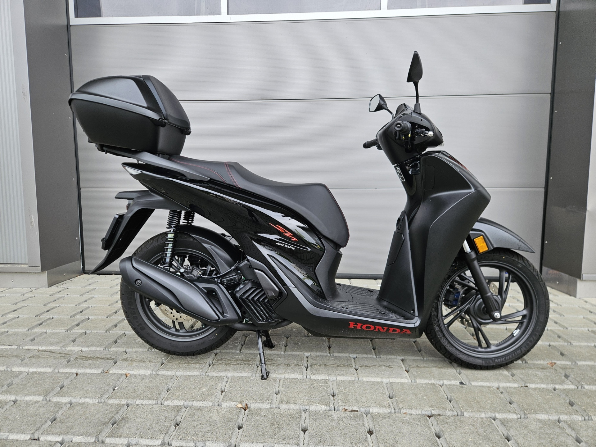 HONDA SH 125 Smart Top Box-showroom-element-2