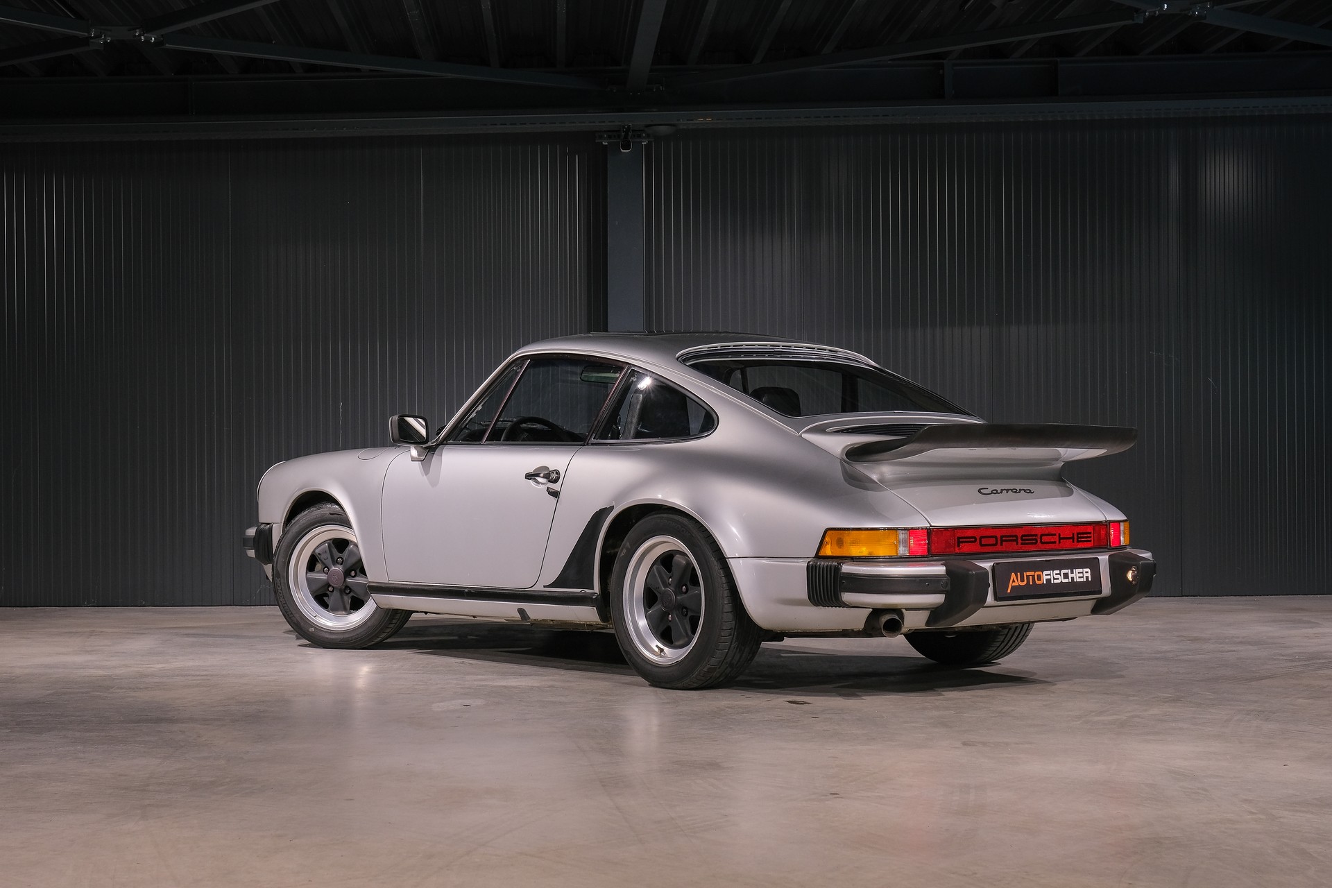 PORSCHE 911 SC-showroom-element-1