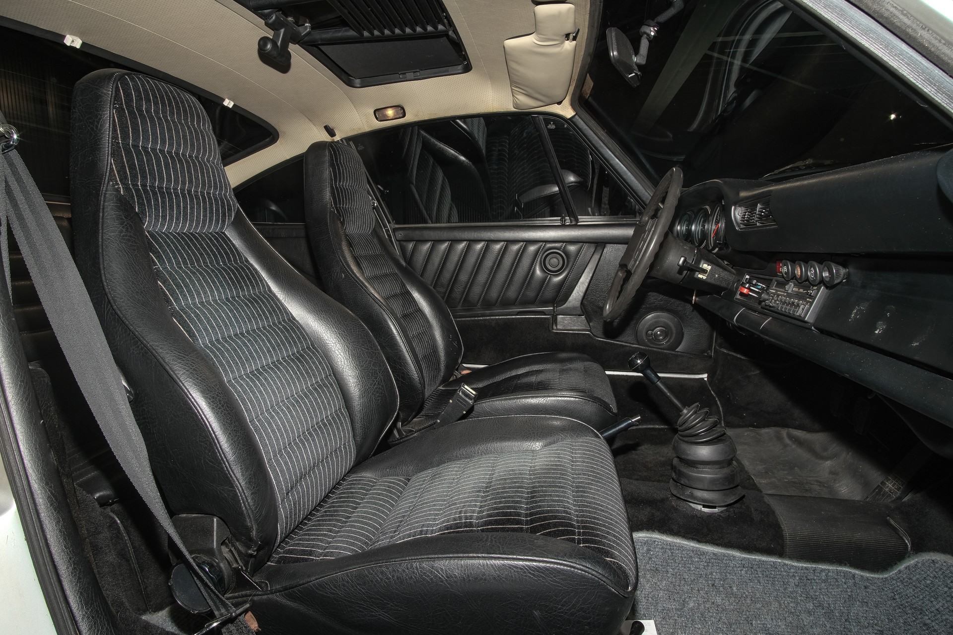 PORSCHE 911 SC-image-10